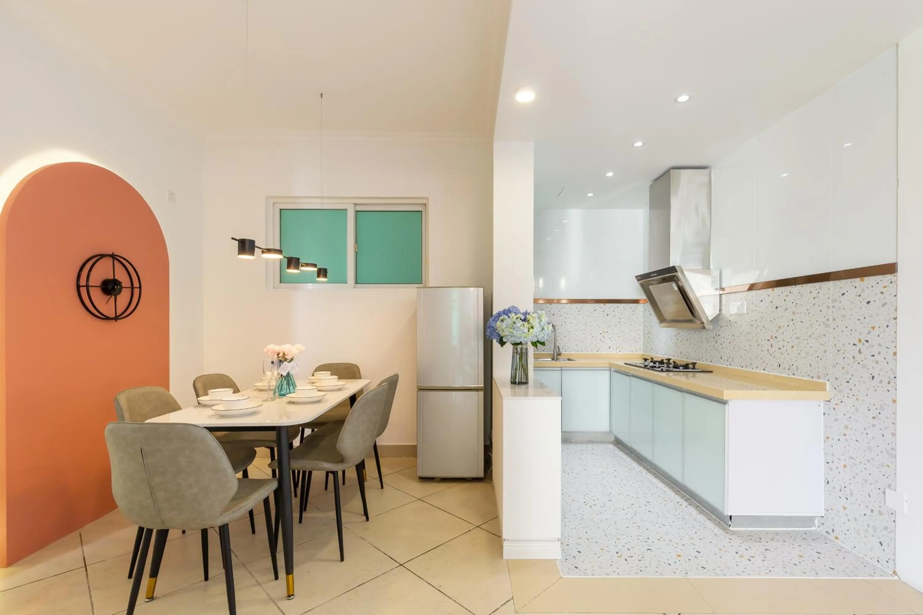 Kitchen or kitchenette in Sanya Sun Seaview Apartment