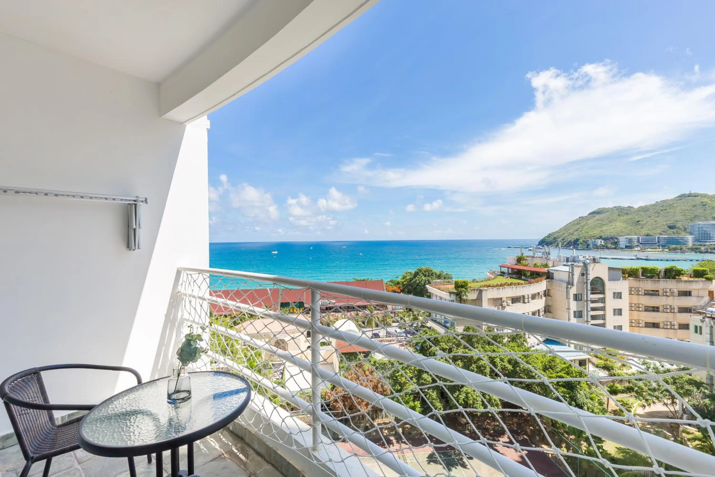 Property building in Sanya Sun Seaview Apartment