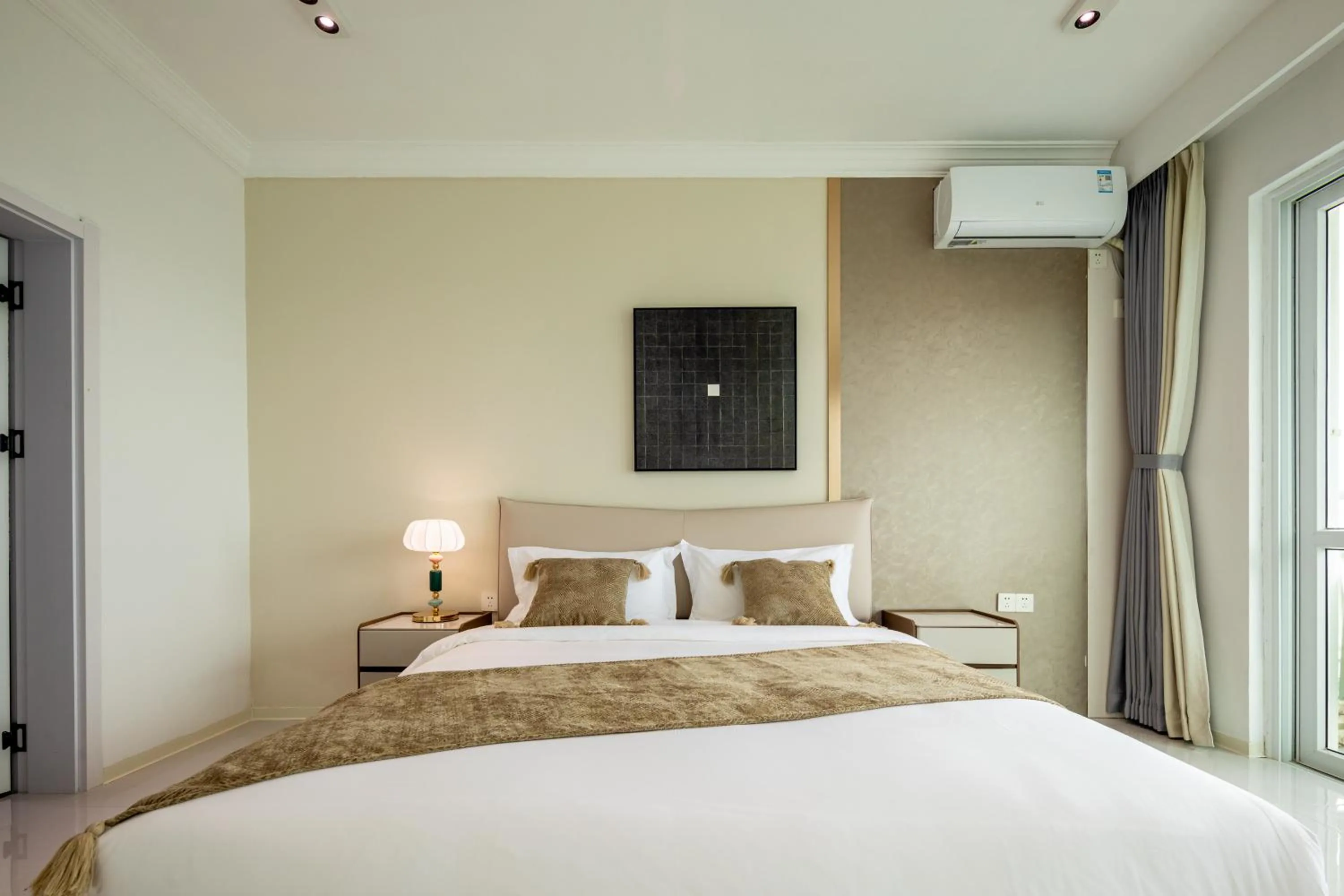 Bed in Sanya Sun Seaview Apartment