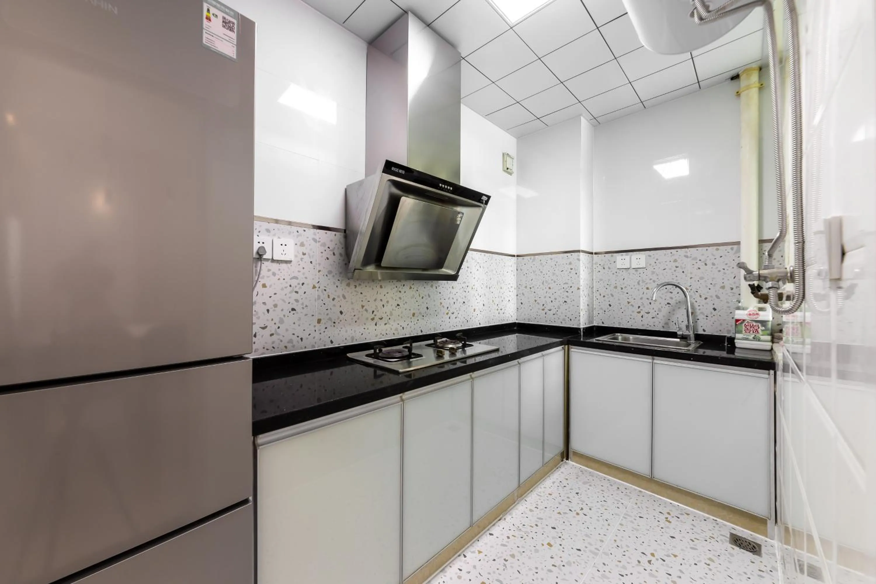 Kitchen or kitchenette in Sanya Sun Seaview Apartment