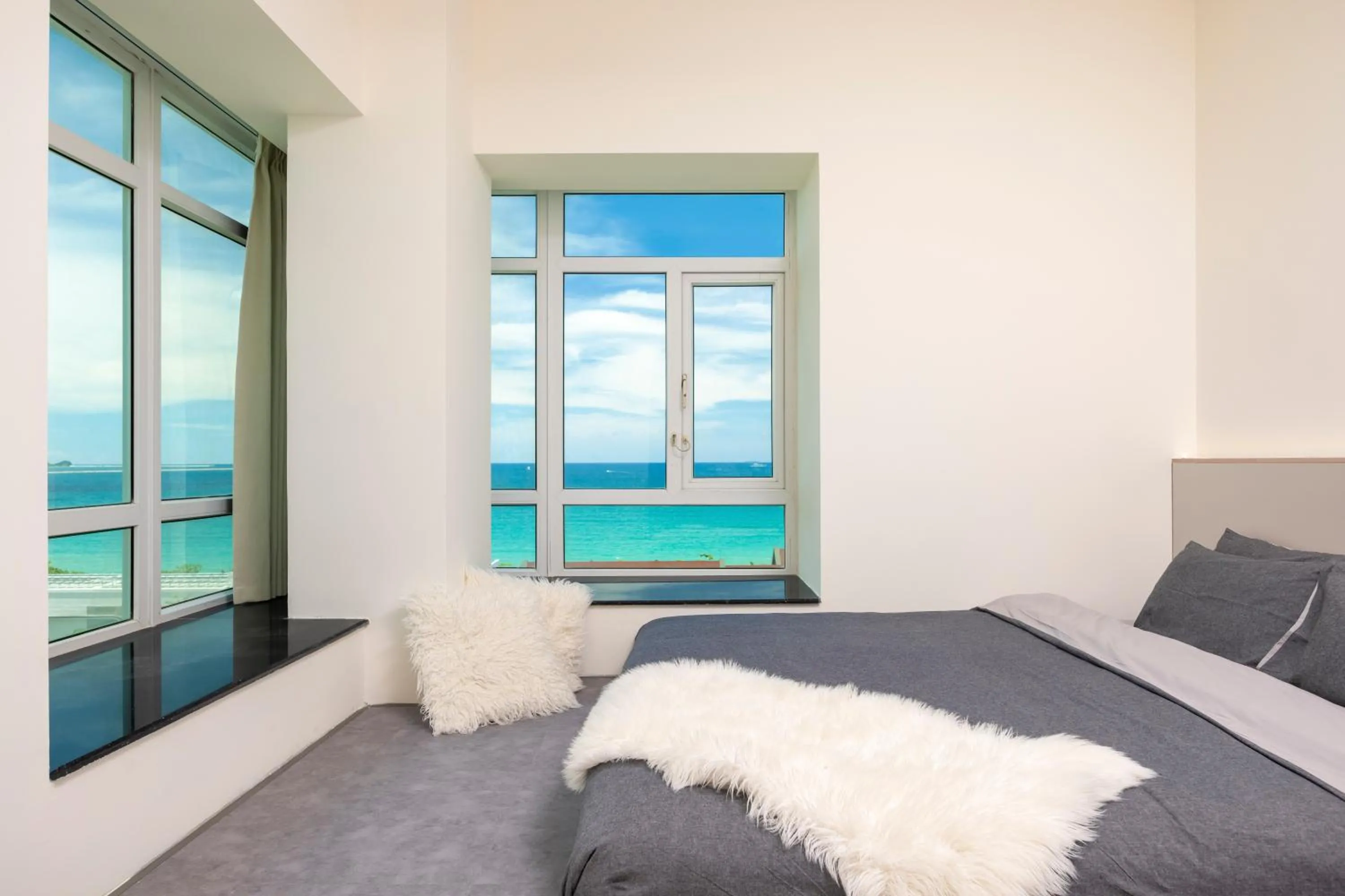 Bedroom, Bed in Sanya Sun Seaview Apartment