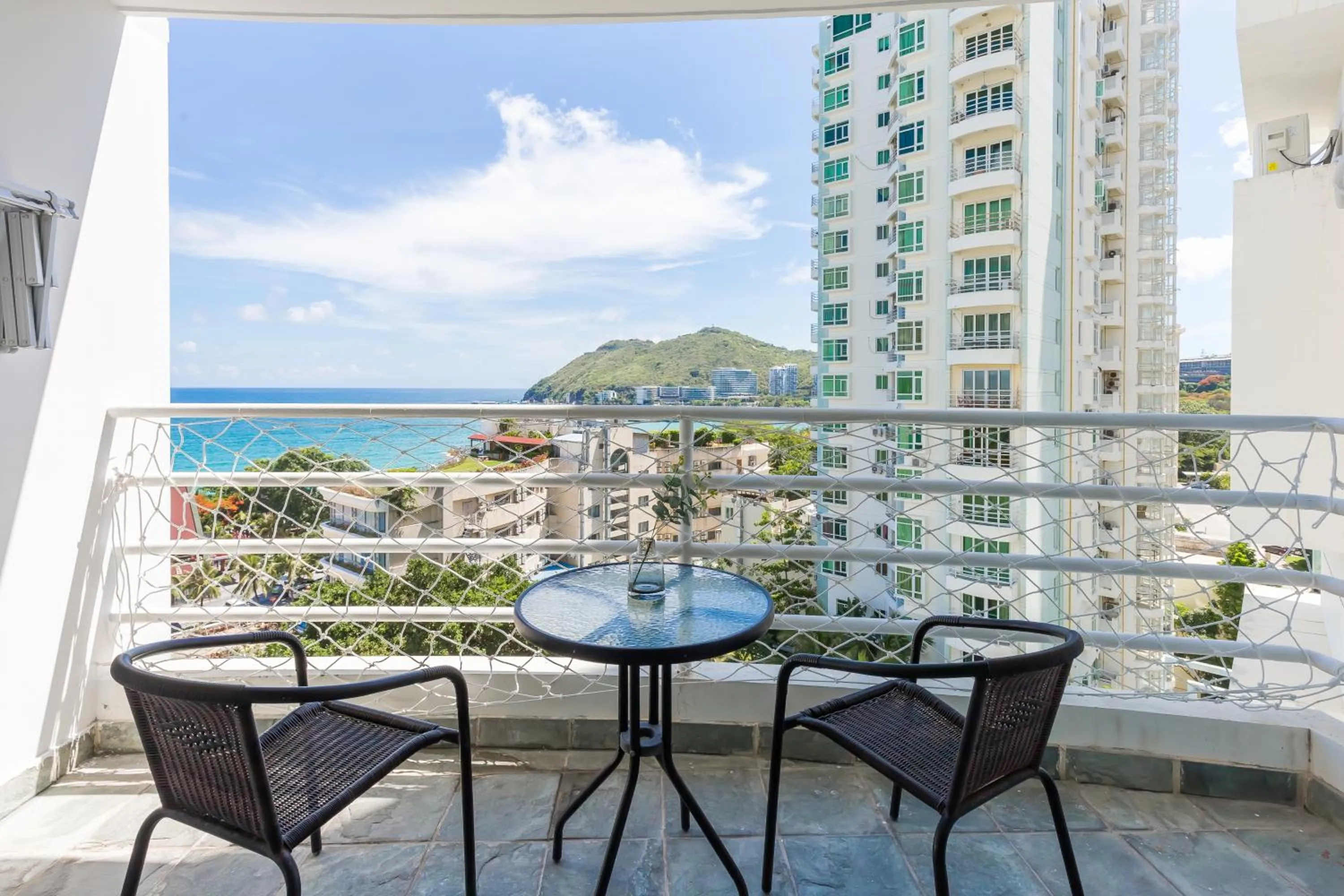 Property building in Sanya Sun Seaview Apartment