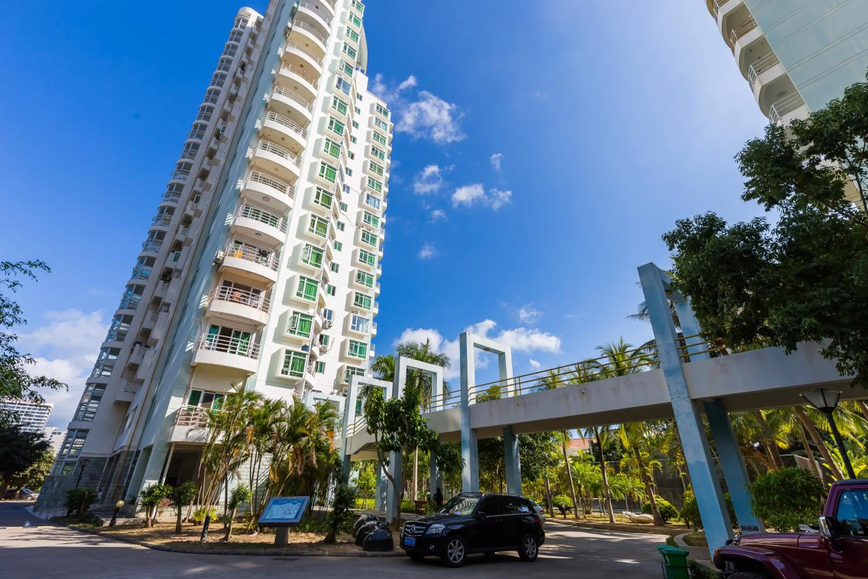 Property building in Sanya Sun Seaview Apartment