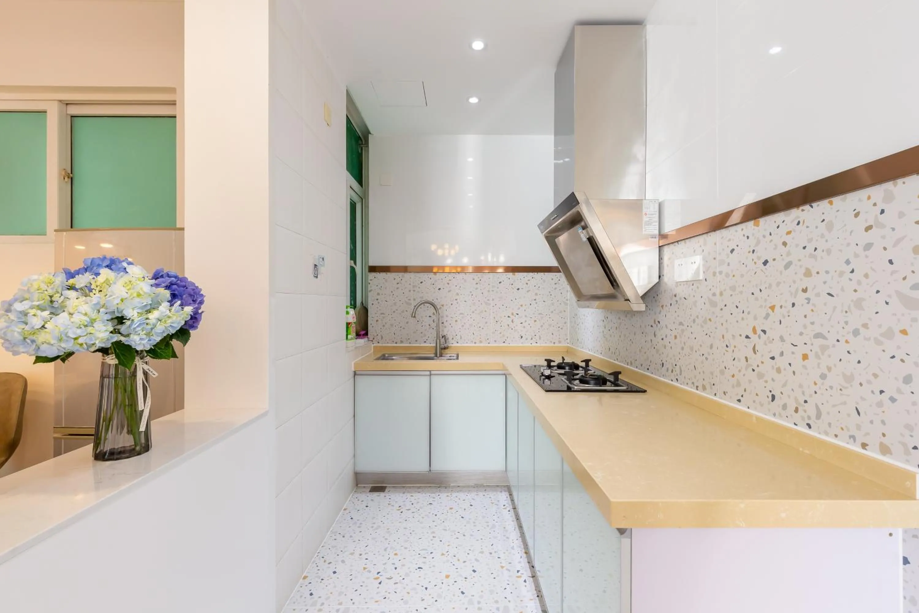 Kitchen or kitchenette in Sanya Sun Seaview Apartment