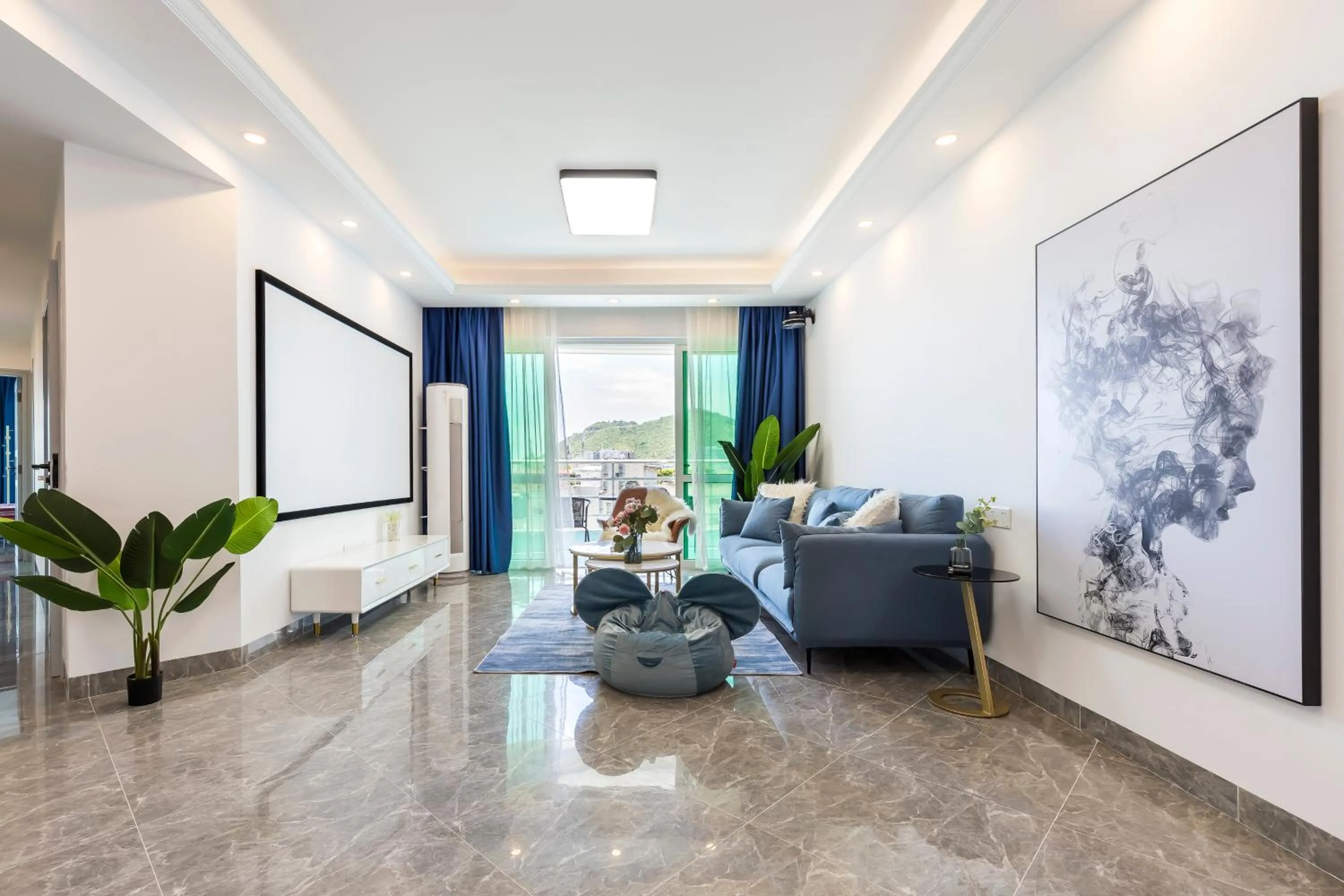 TV and multimedia in Sanya Sun Seaview Apartment