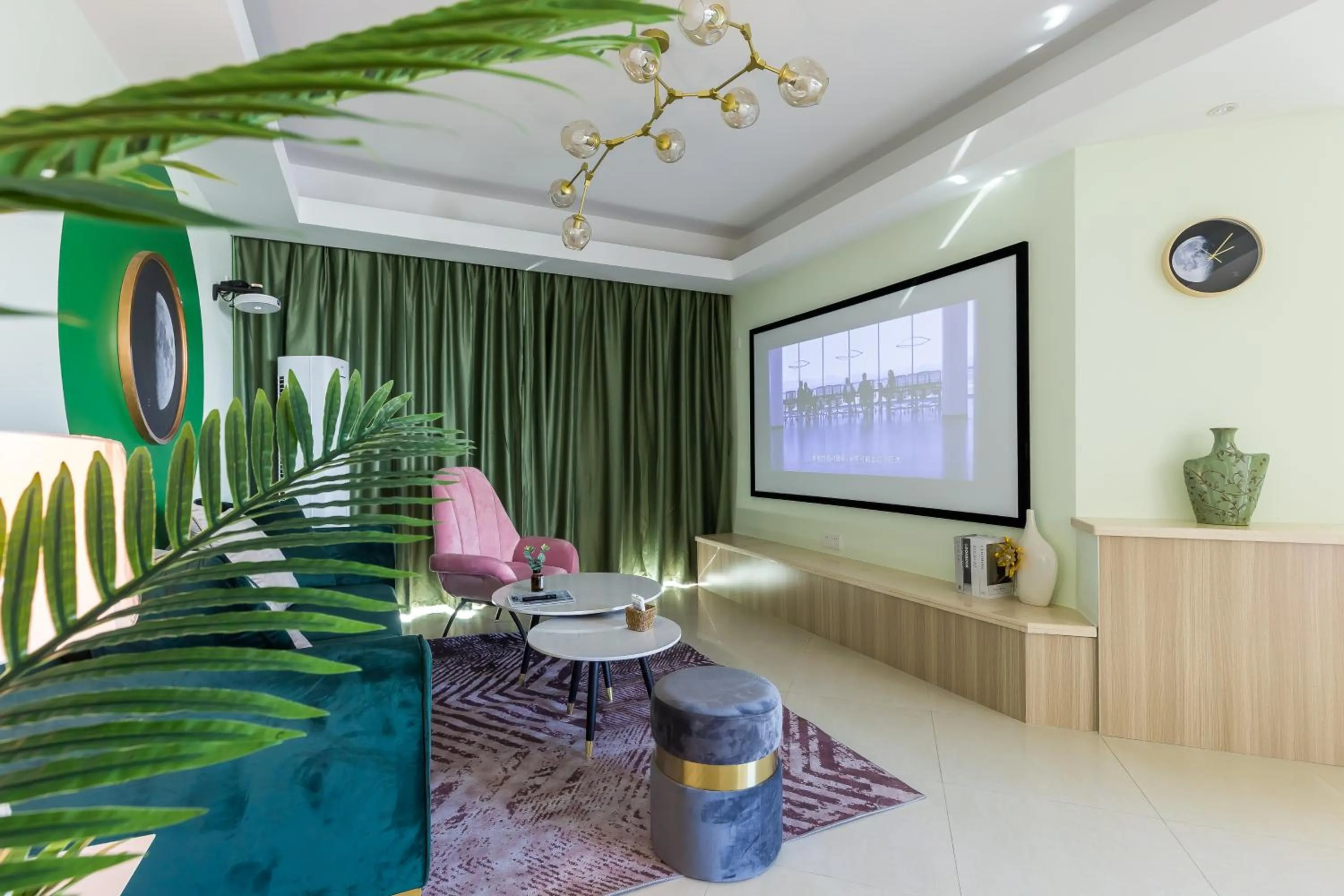 TV and multimedia in Sanya Sun Seaview Apartment
