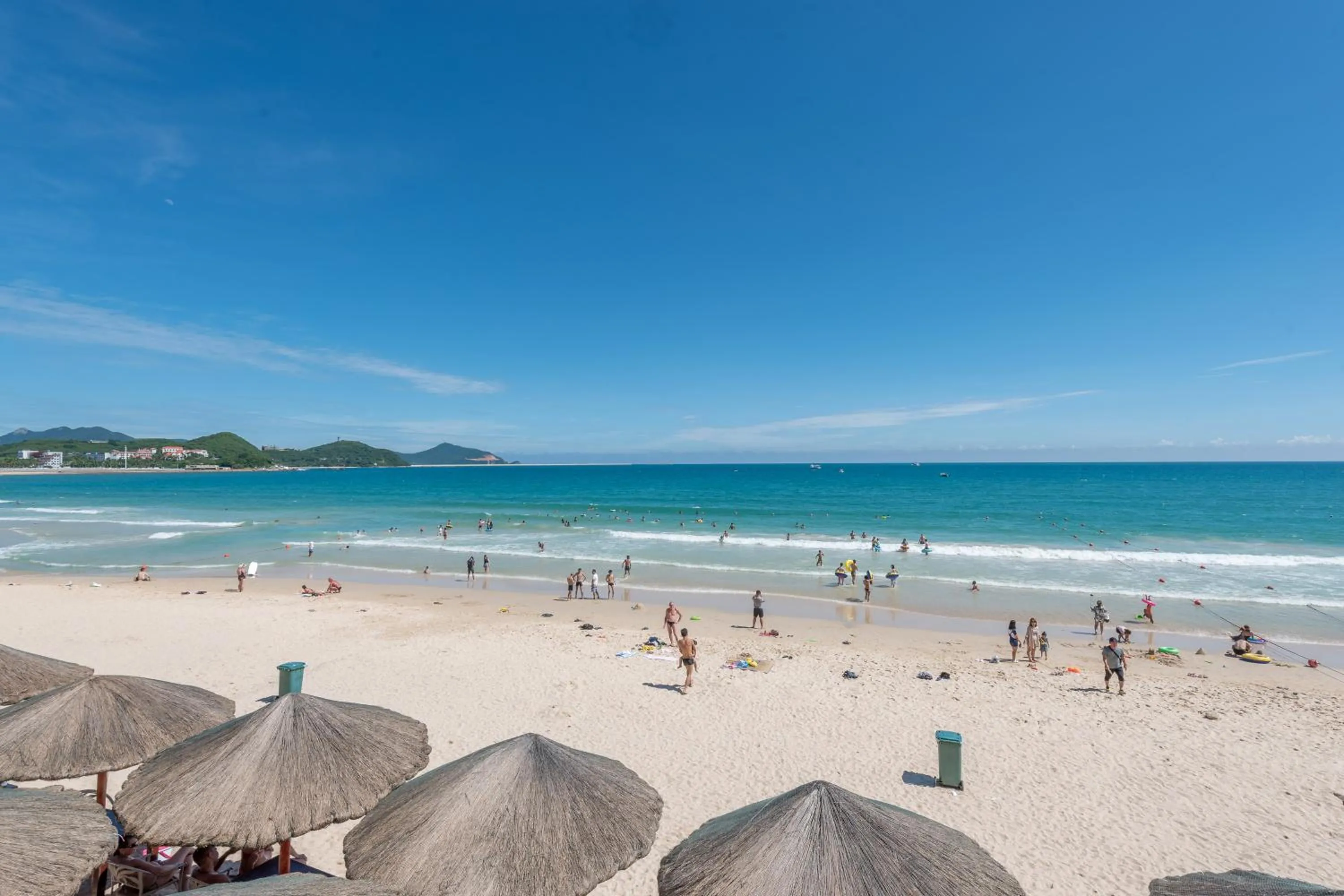 Beach in Sanya Sun Seaview Apartment