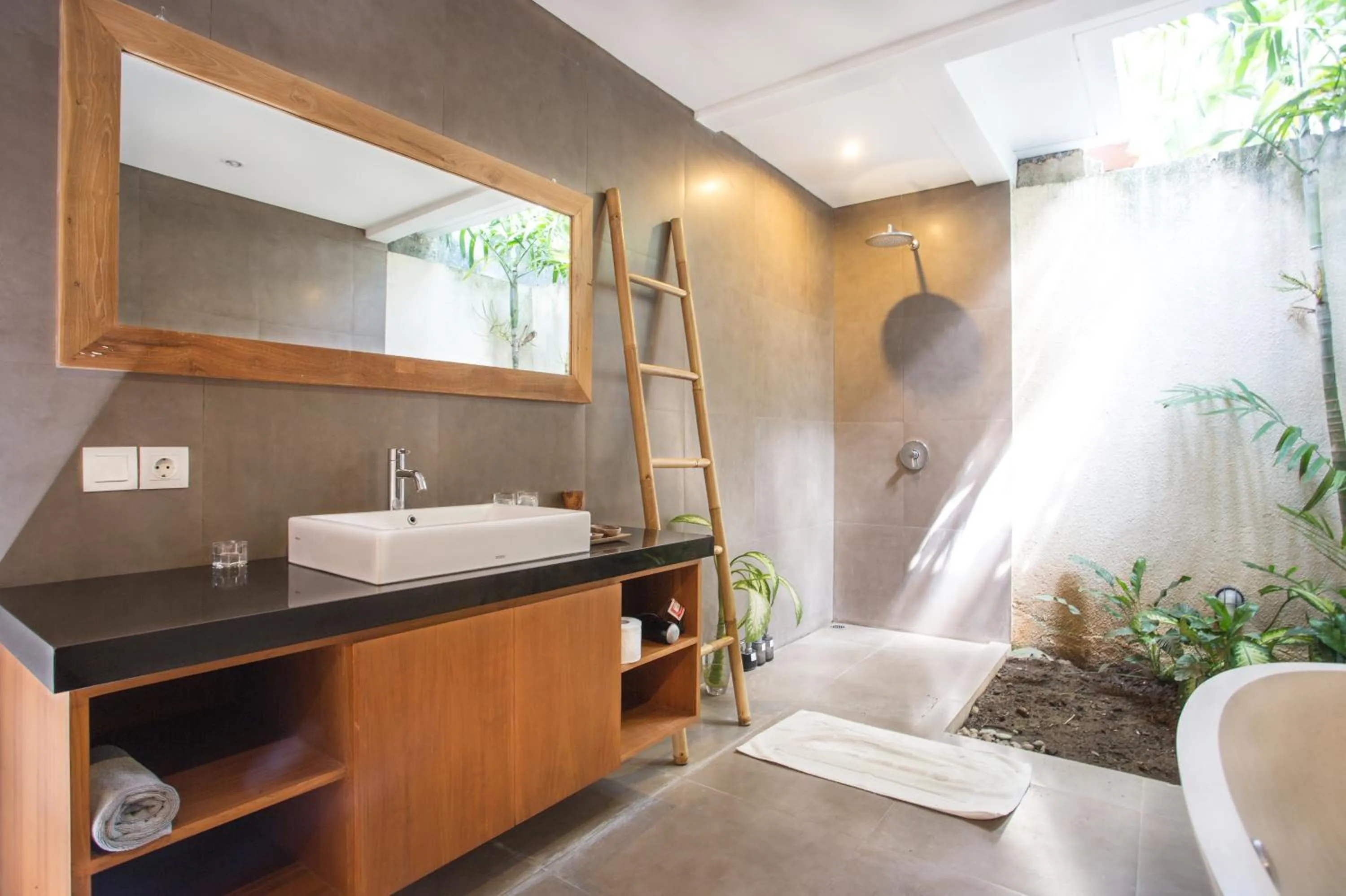 Shower in Villa Kim Seminyak