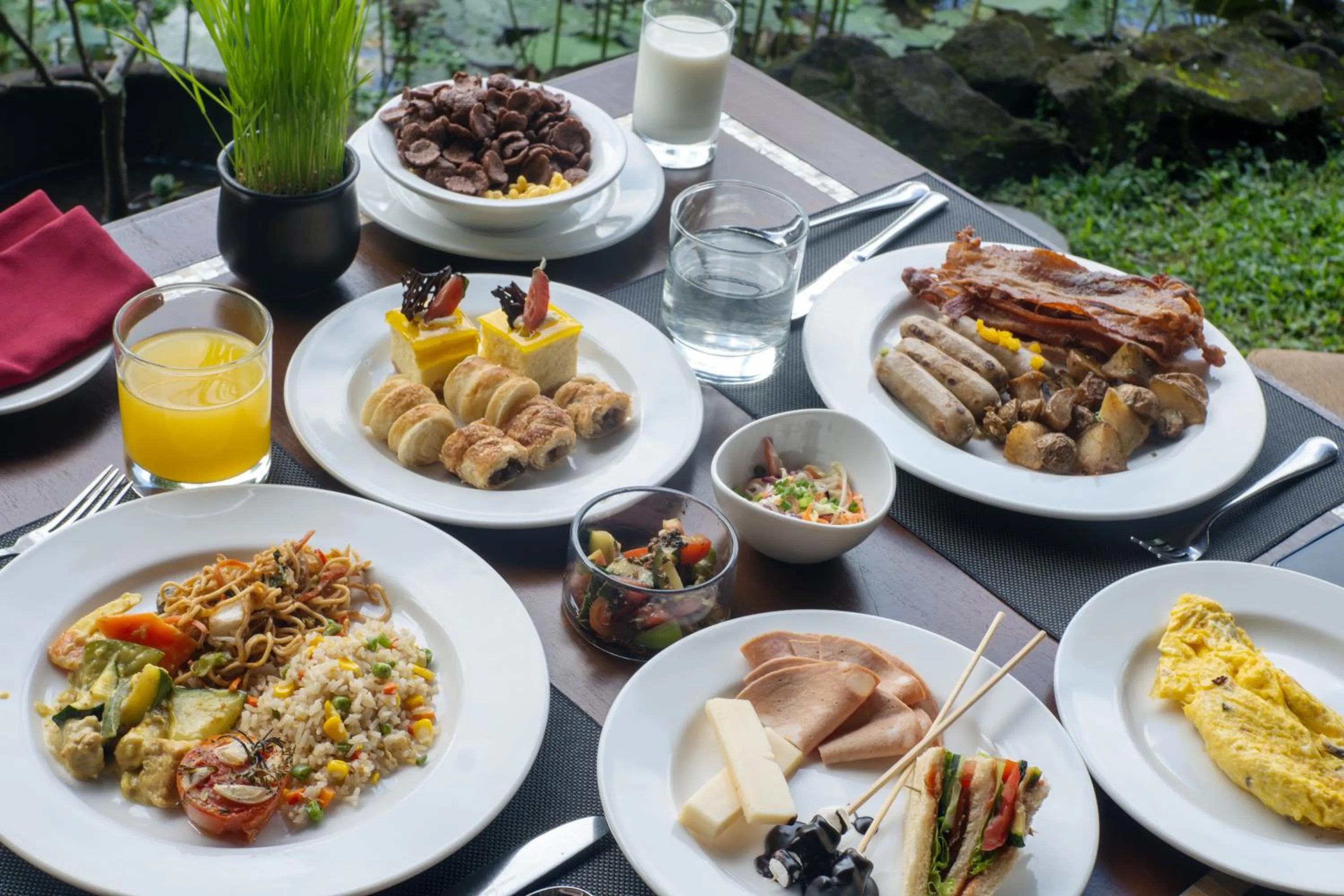 Restaurant/places to eat in Visesa Ubud Resort