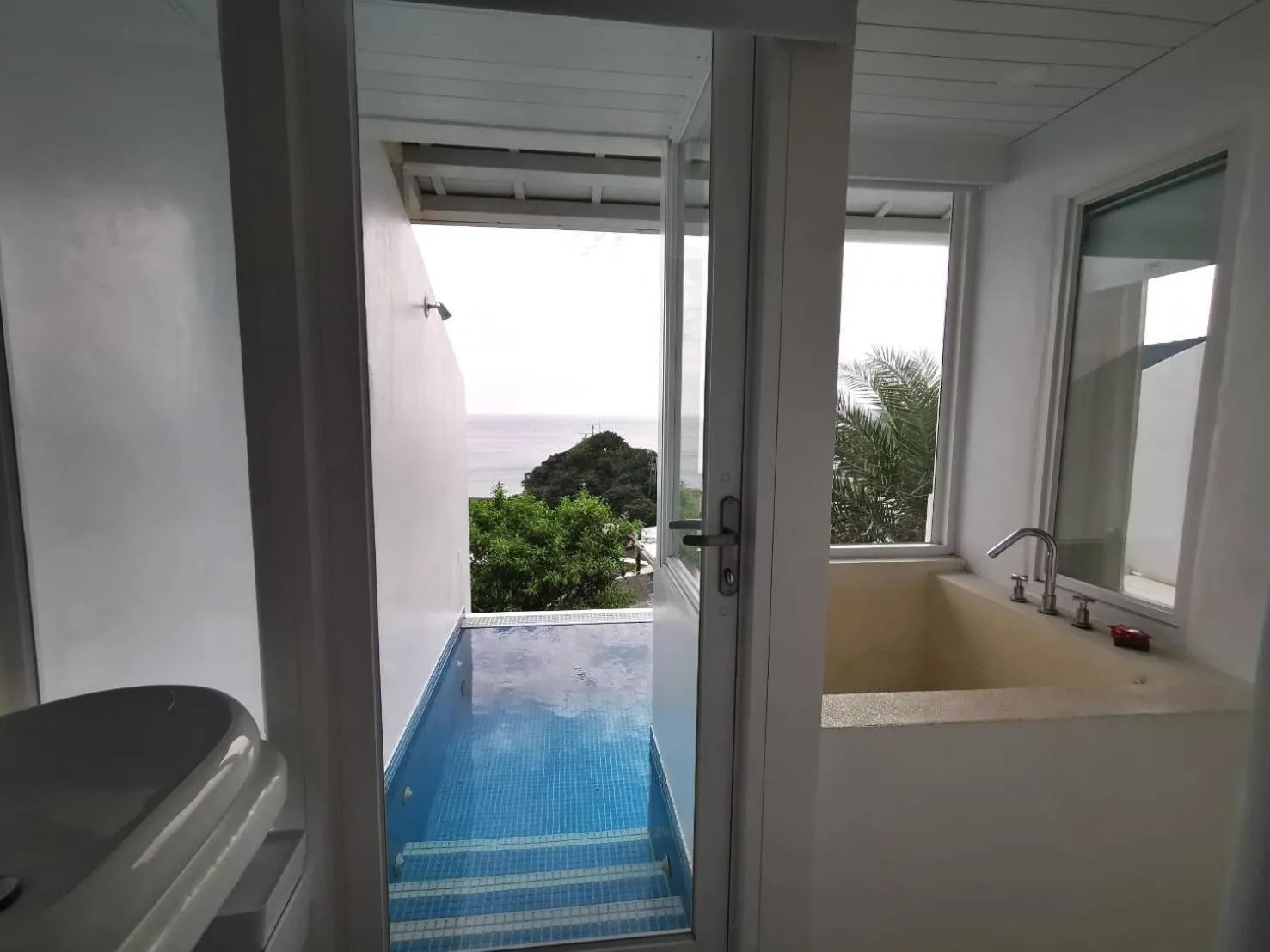 Bathroom in Ample Villa 小希臘民宿