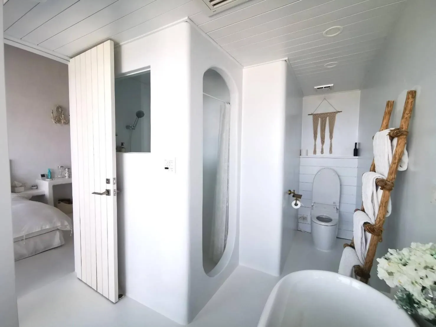 Bathroom in Ample Villa 小希臘民宿