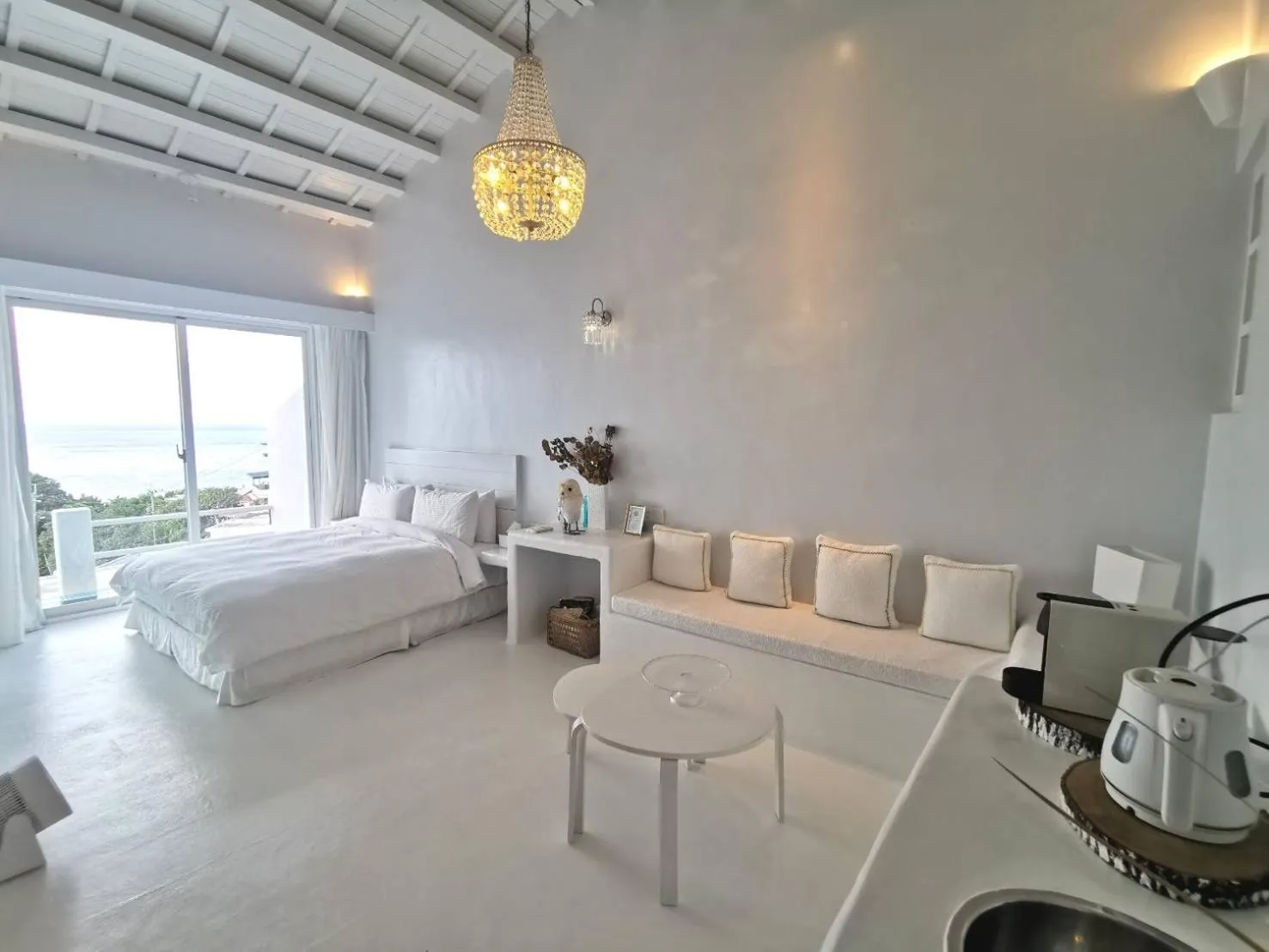 Bed in Ample Villa 小希臘民宿