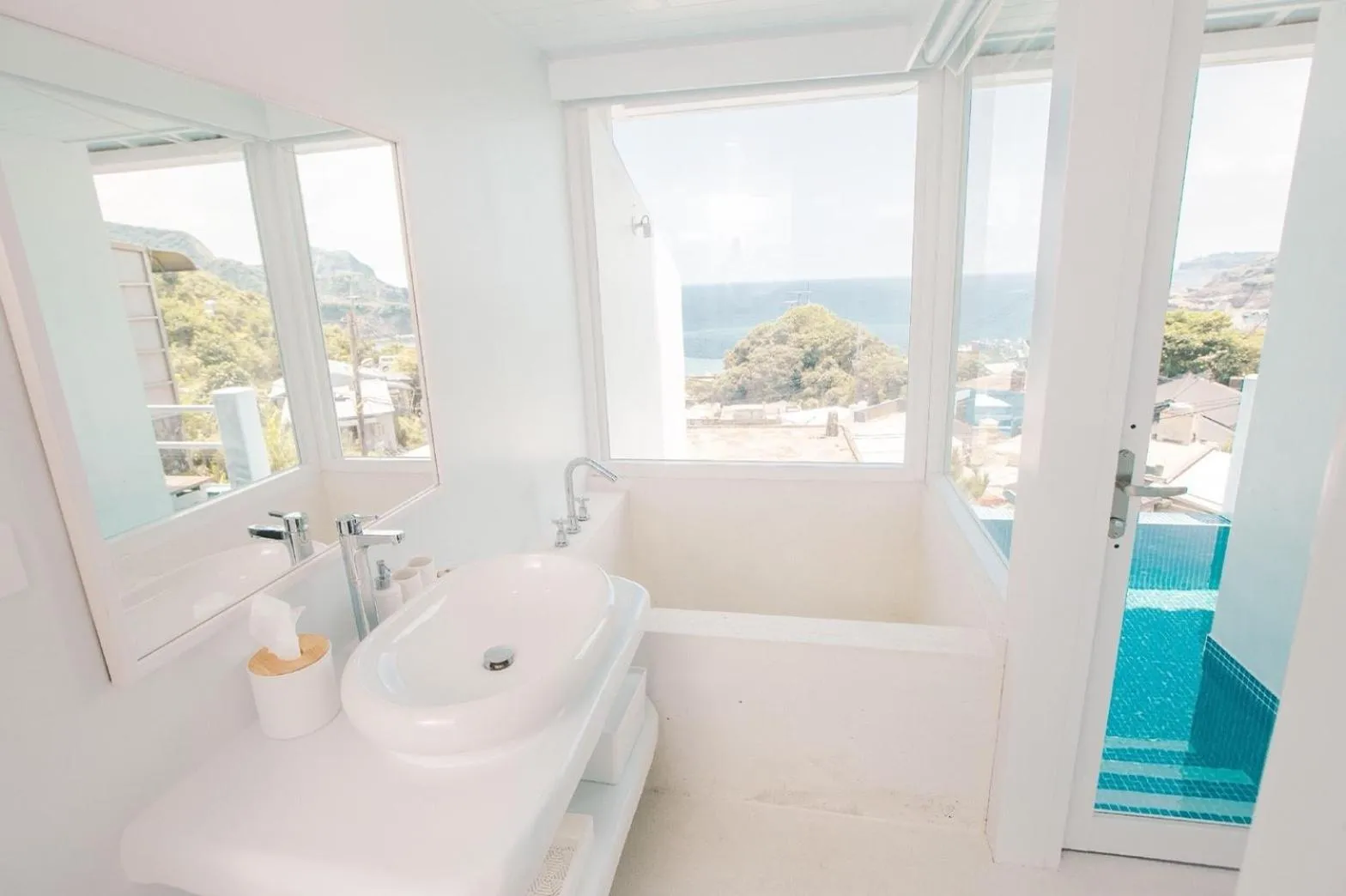 Bathroom in Ample Villa 小希臘民宿