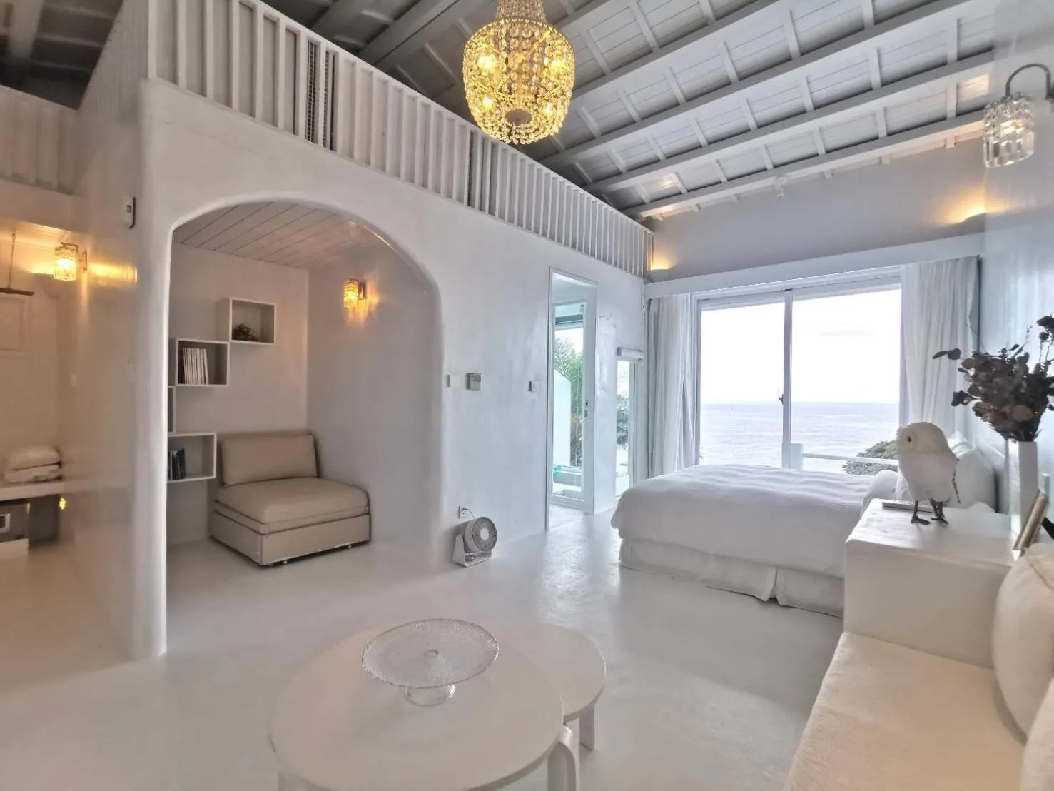 Swimming pool, Bed in Ample Villa 小希臘民宿