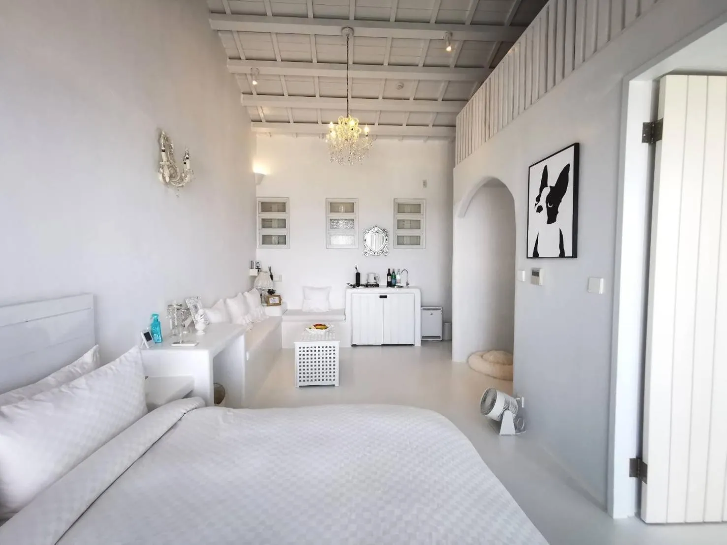 Photo of the whole room, Bed in Ample Villa 小希臘民宿