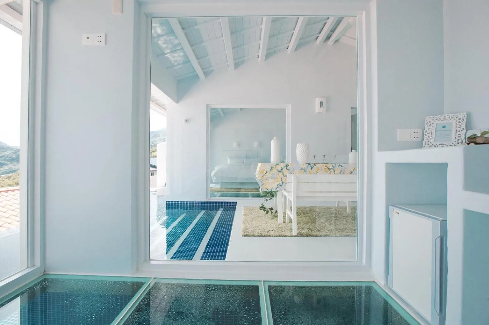 Swimming pool in Ample Villa 小希臘民宿