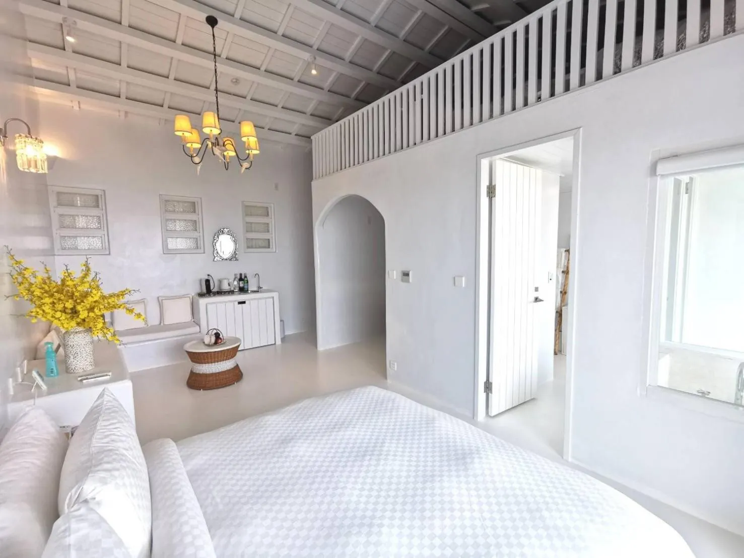 Living room, Bed in Ample Villa 小希臘民宿