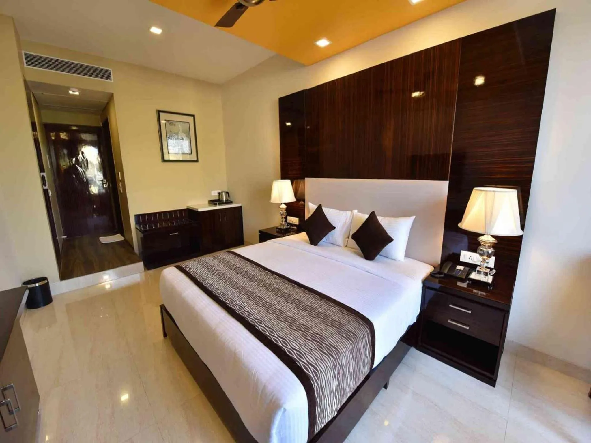 Photo of the whole room, Bed in Hotel Calangute Central