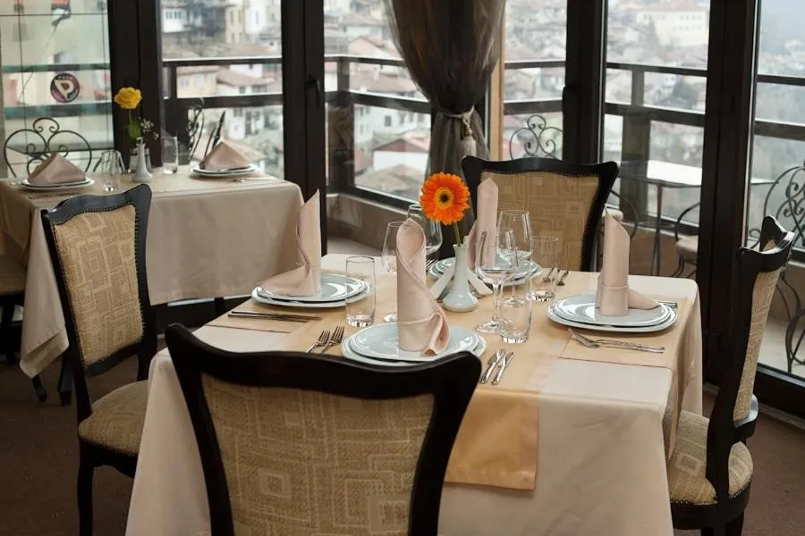 Restaurant/places to eat in Hotel Panorama