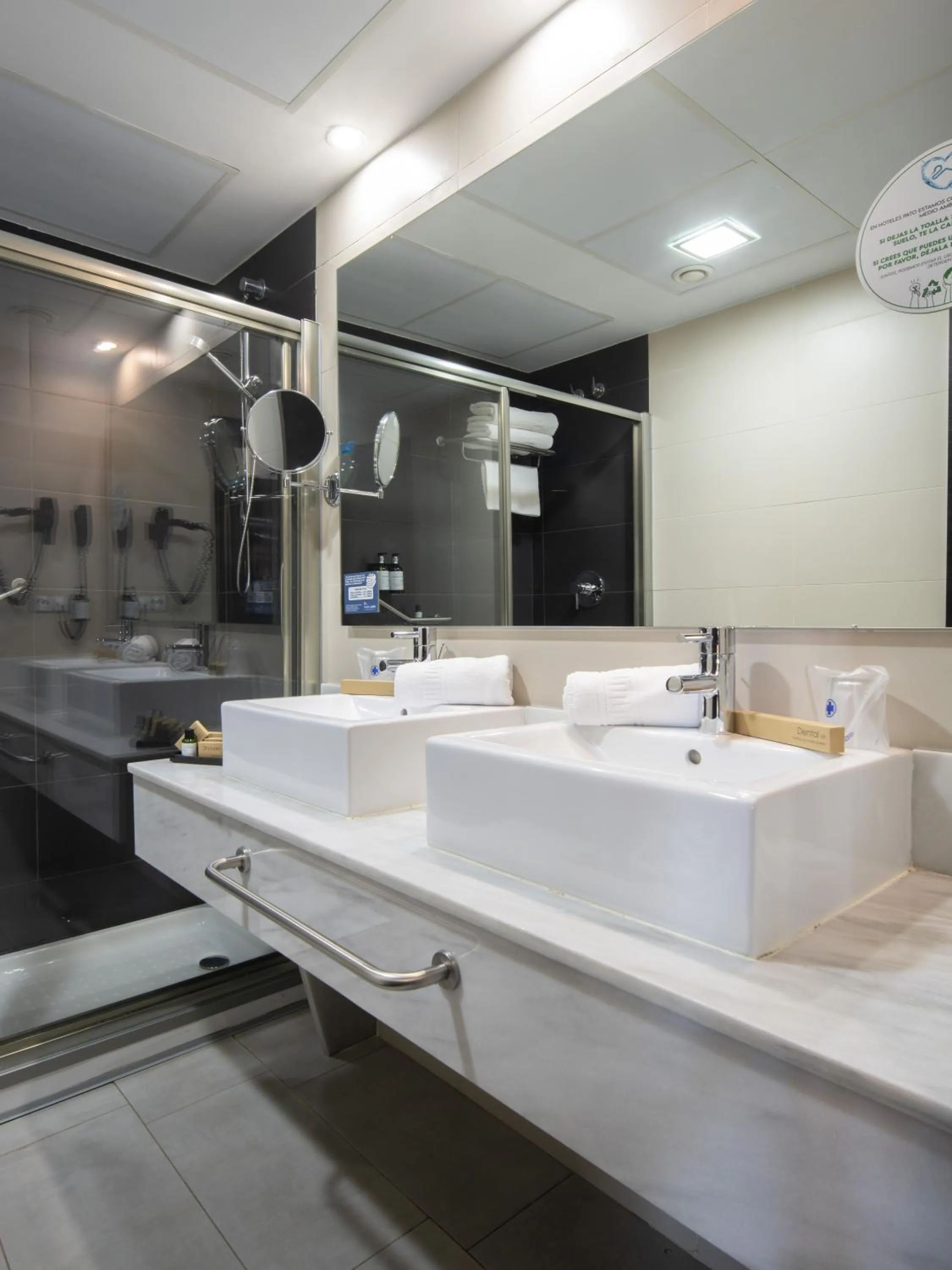 Shower in Pato Amarillo