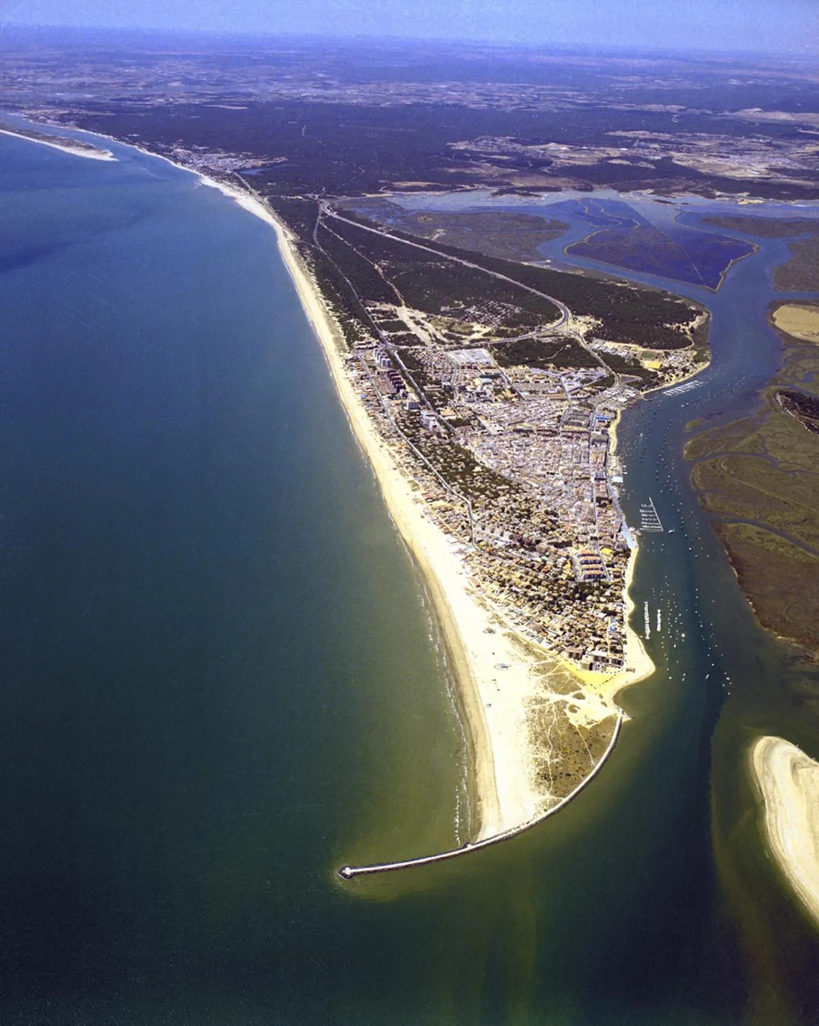 Area and facilities in Pato Amarillo