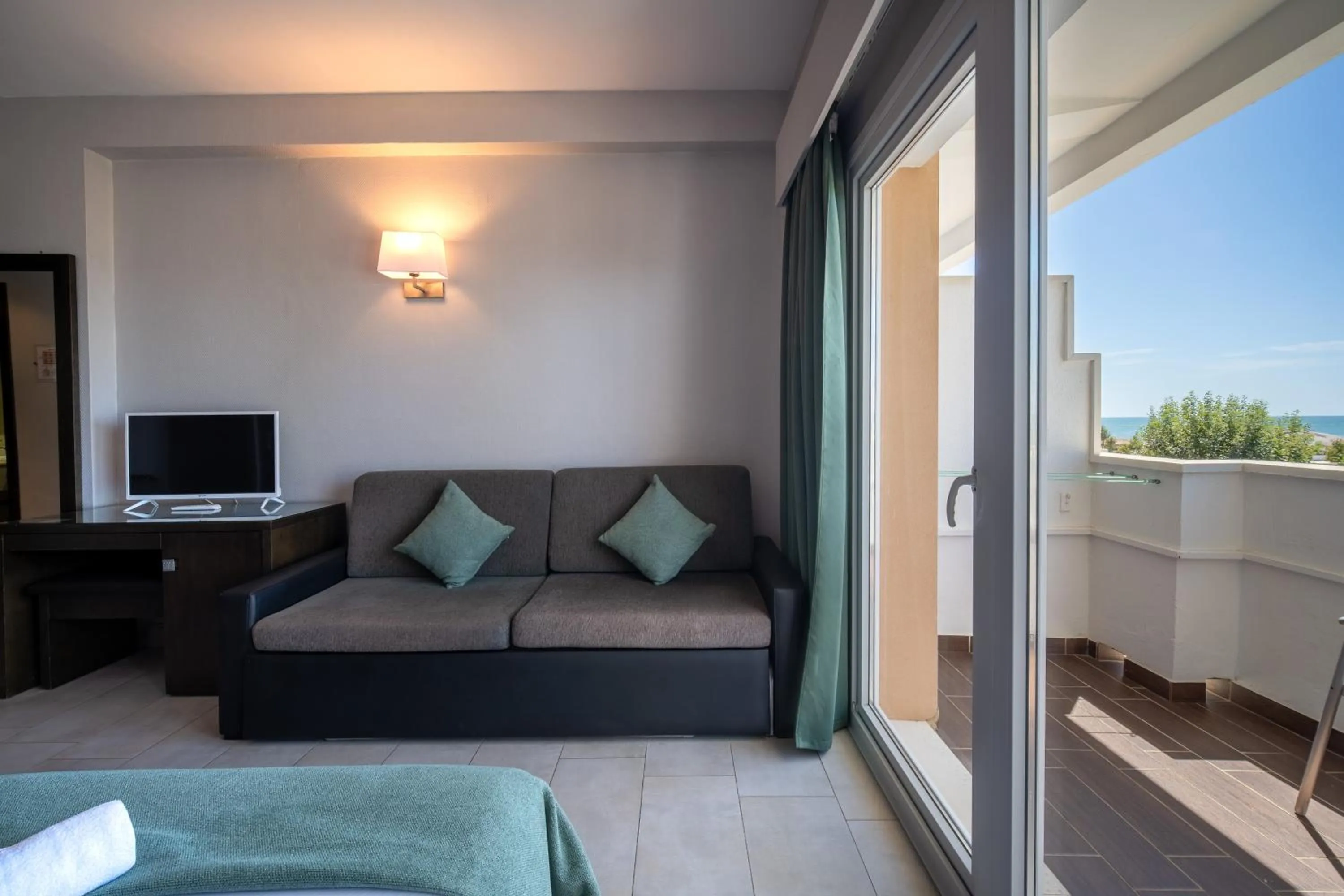 Photo of the whole room in Pato Amarillo