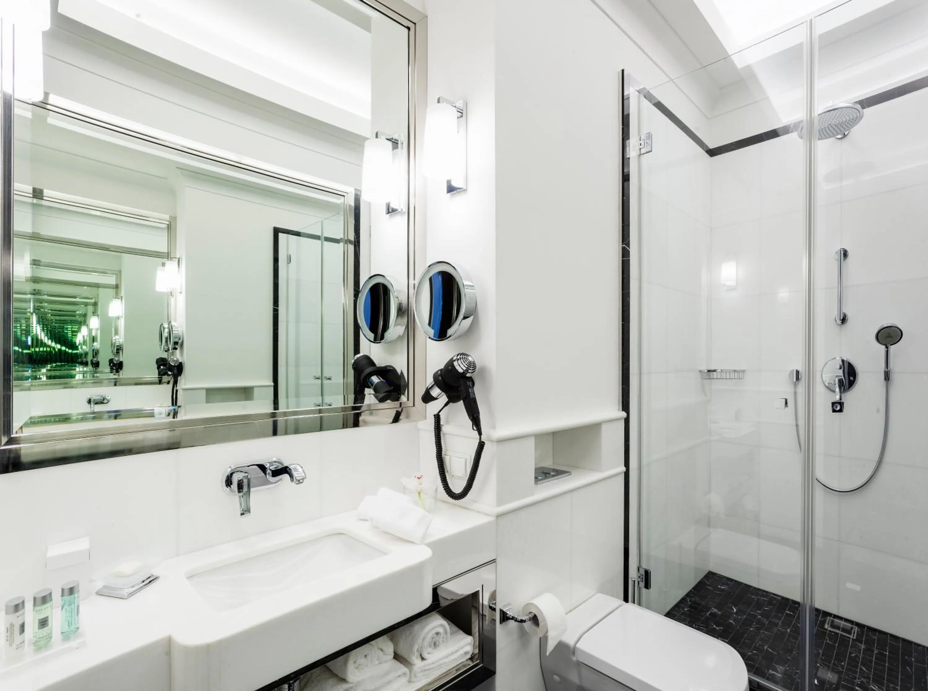 Shower in Hotel Bellotto