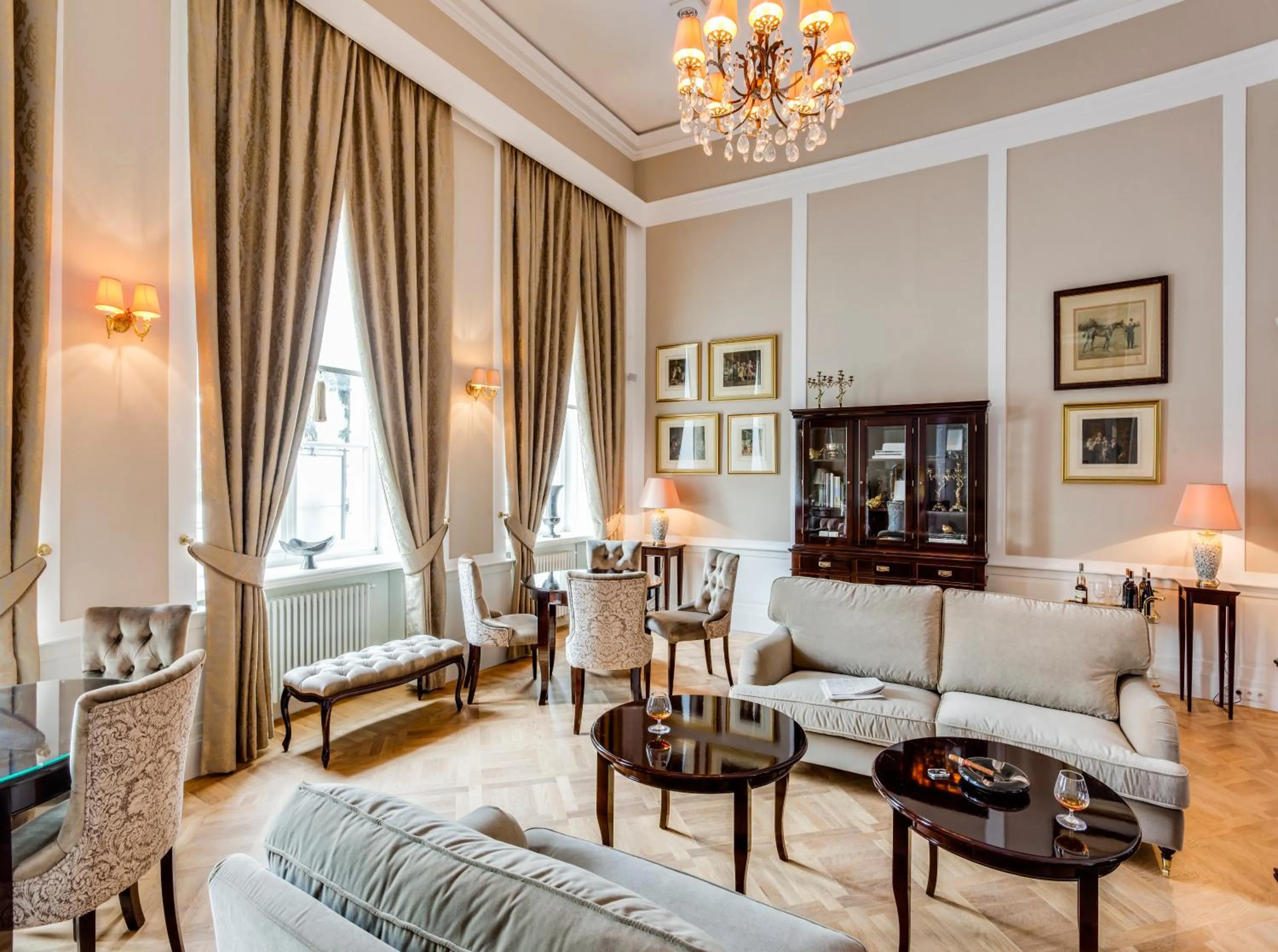 Property building, Bed in Hotel Bellotto