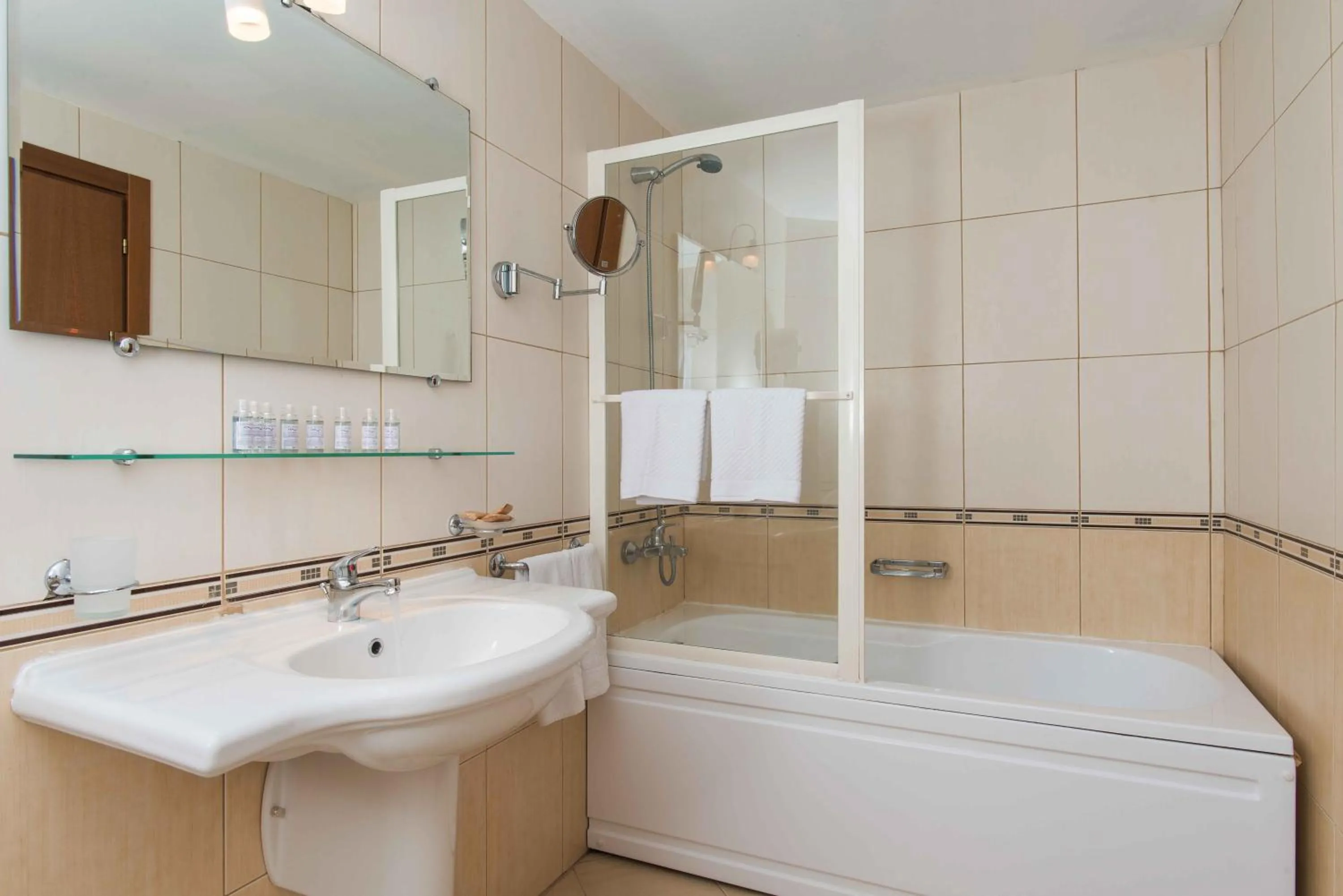 Shower in Hotel Fenix