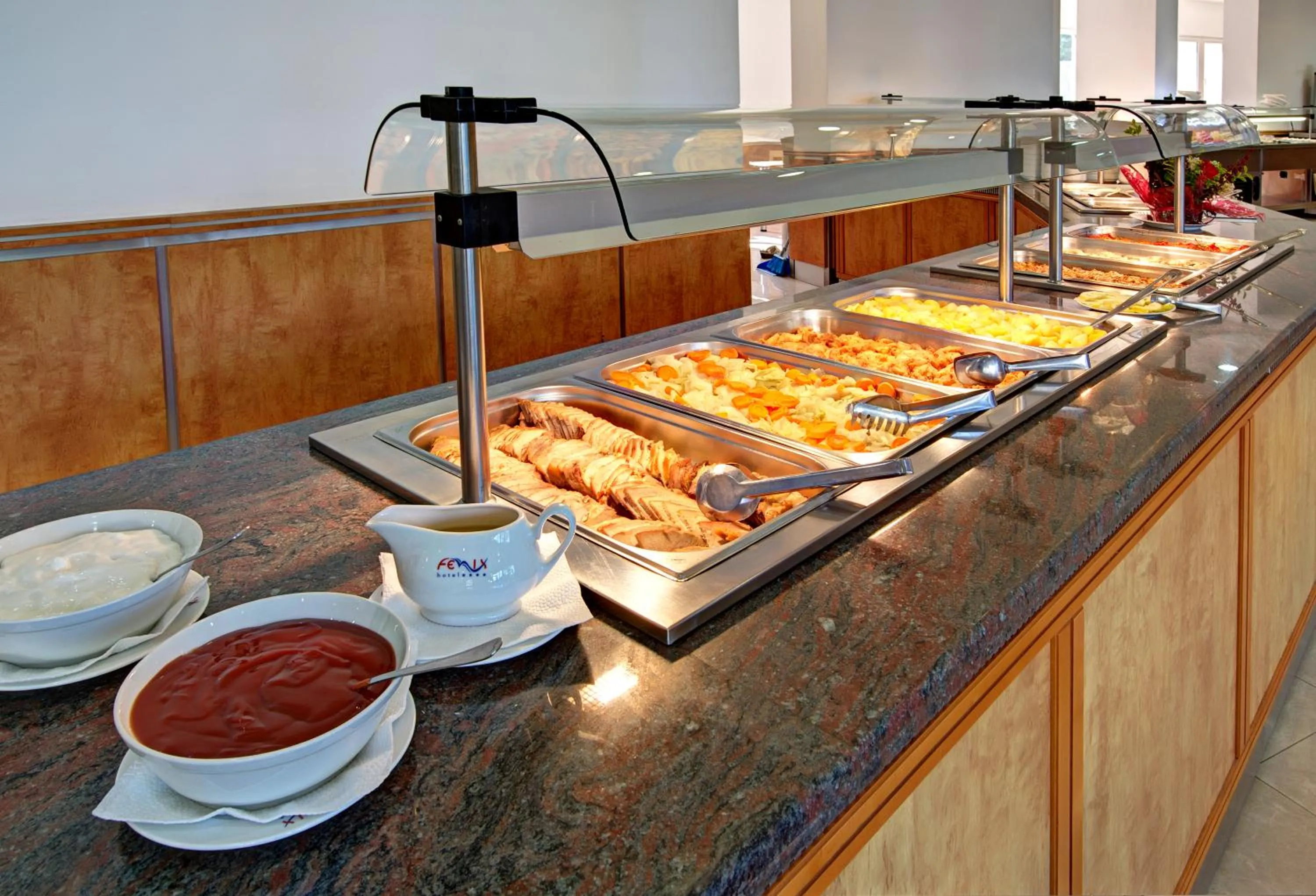 Food and drinks in Hotel Fenix