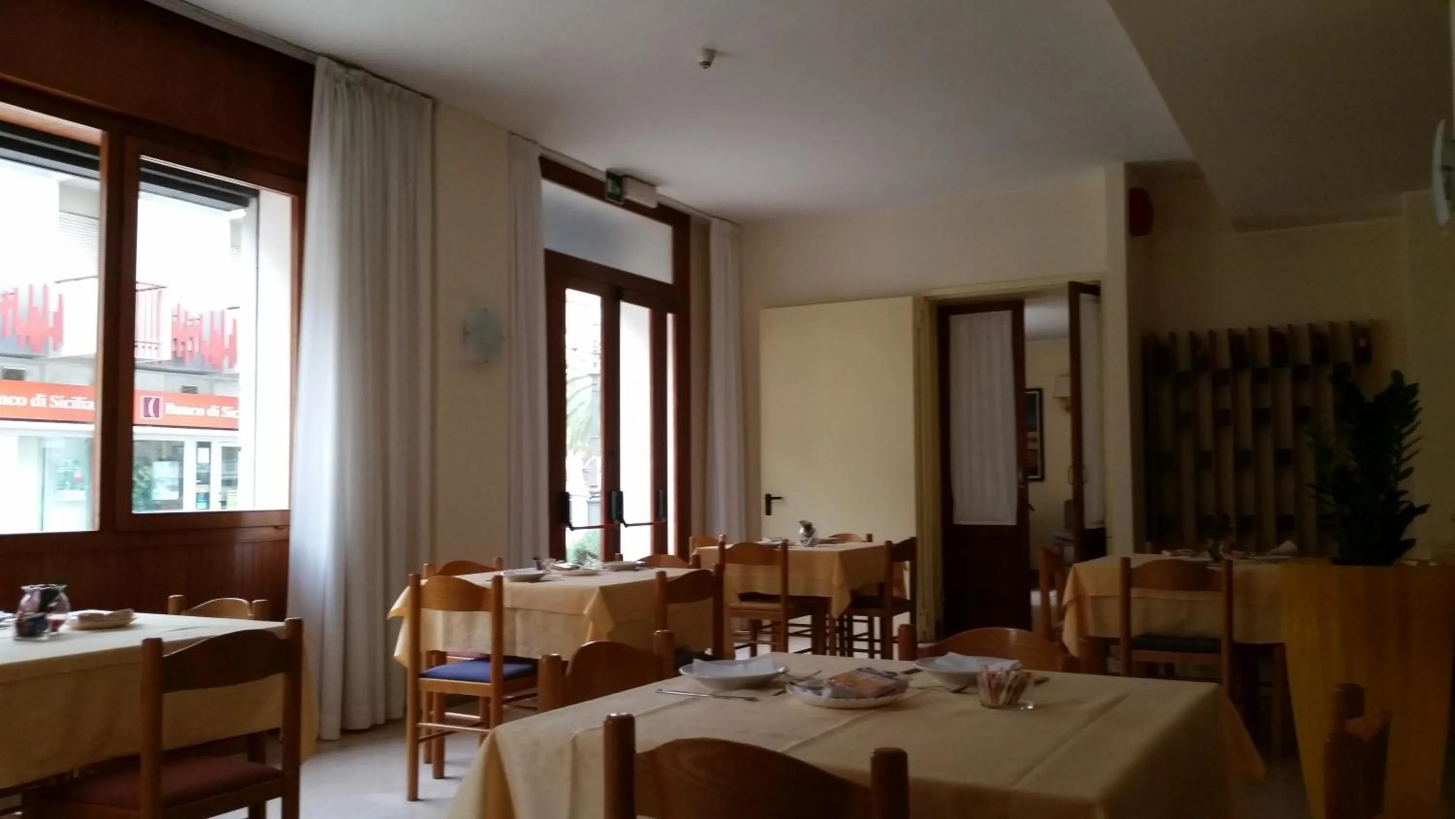 Restaurant/places to eat in Hotel Villa Ada