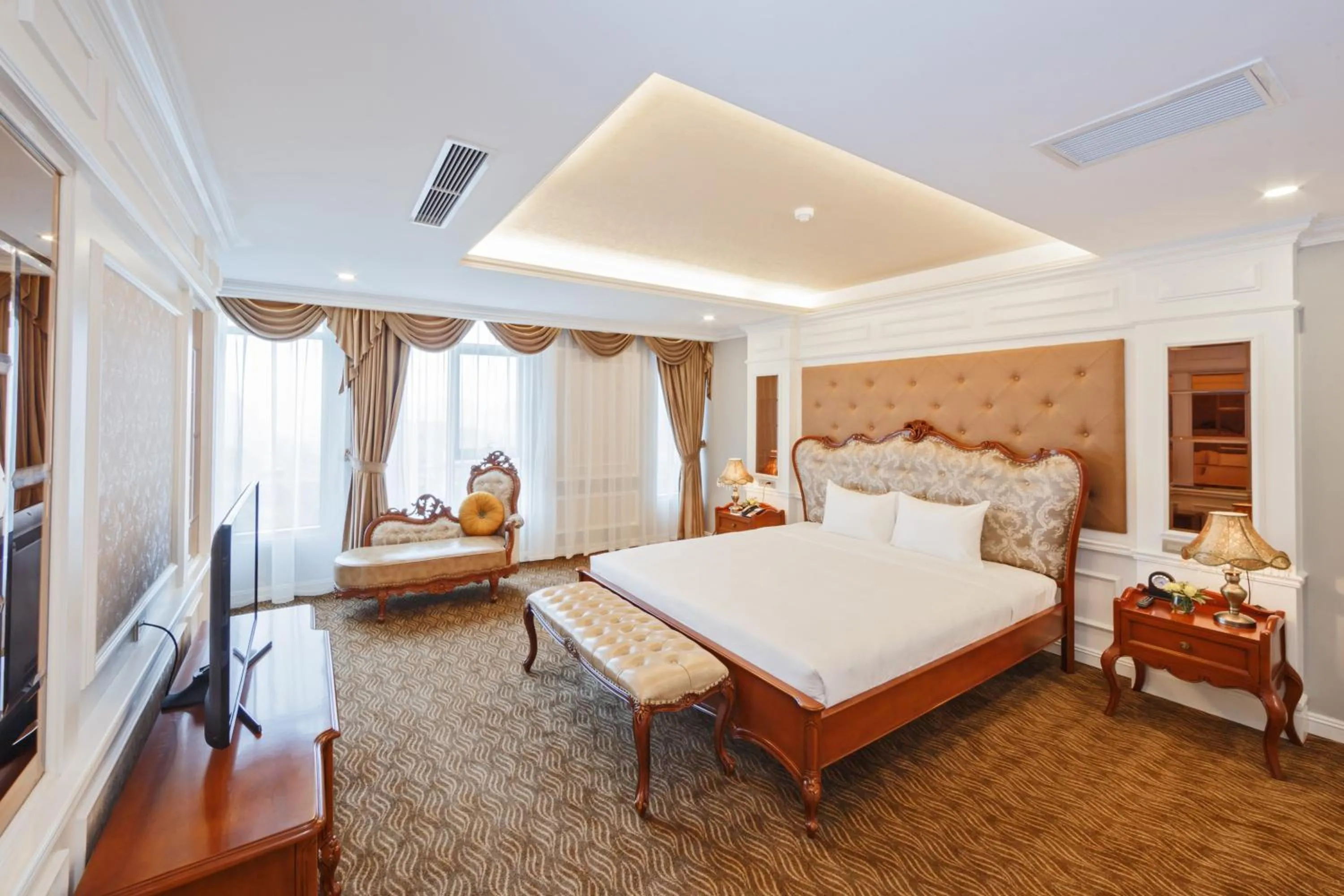 Bed in Muong Thanh Holiday Moc Chau Hotel
