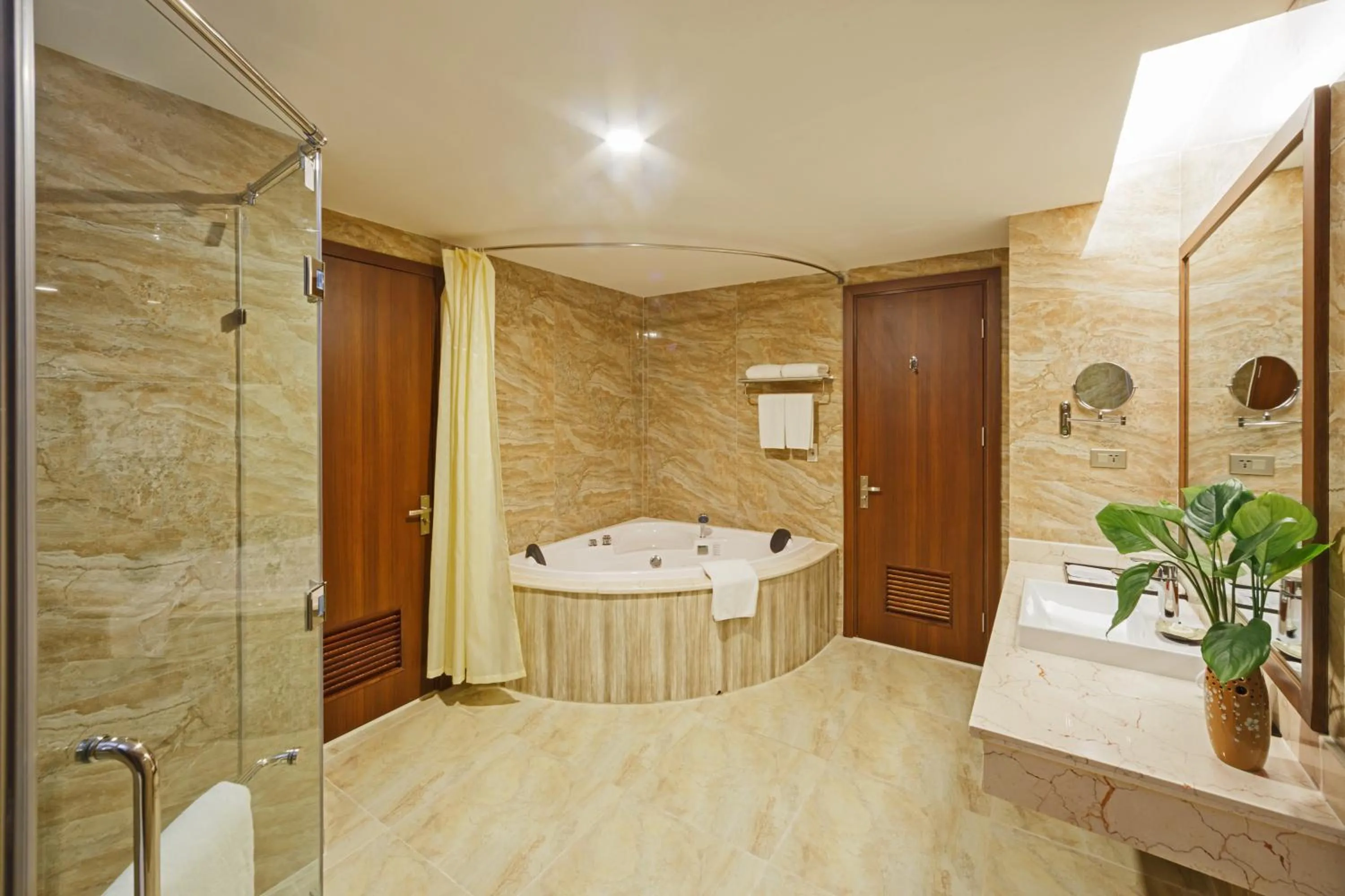 Shower in Muong Thanh Holiday Moc Chau Hotel