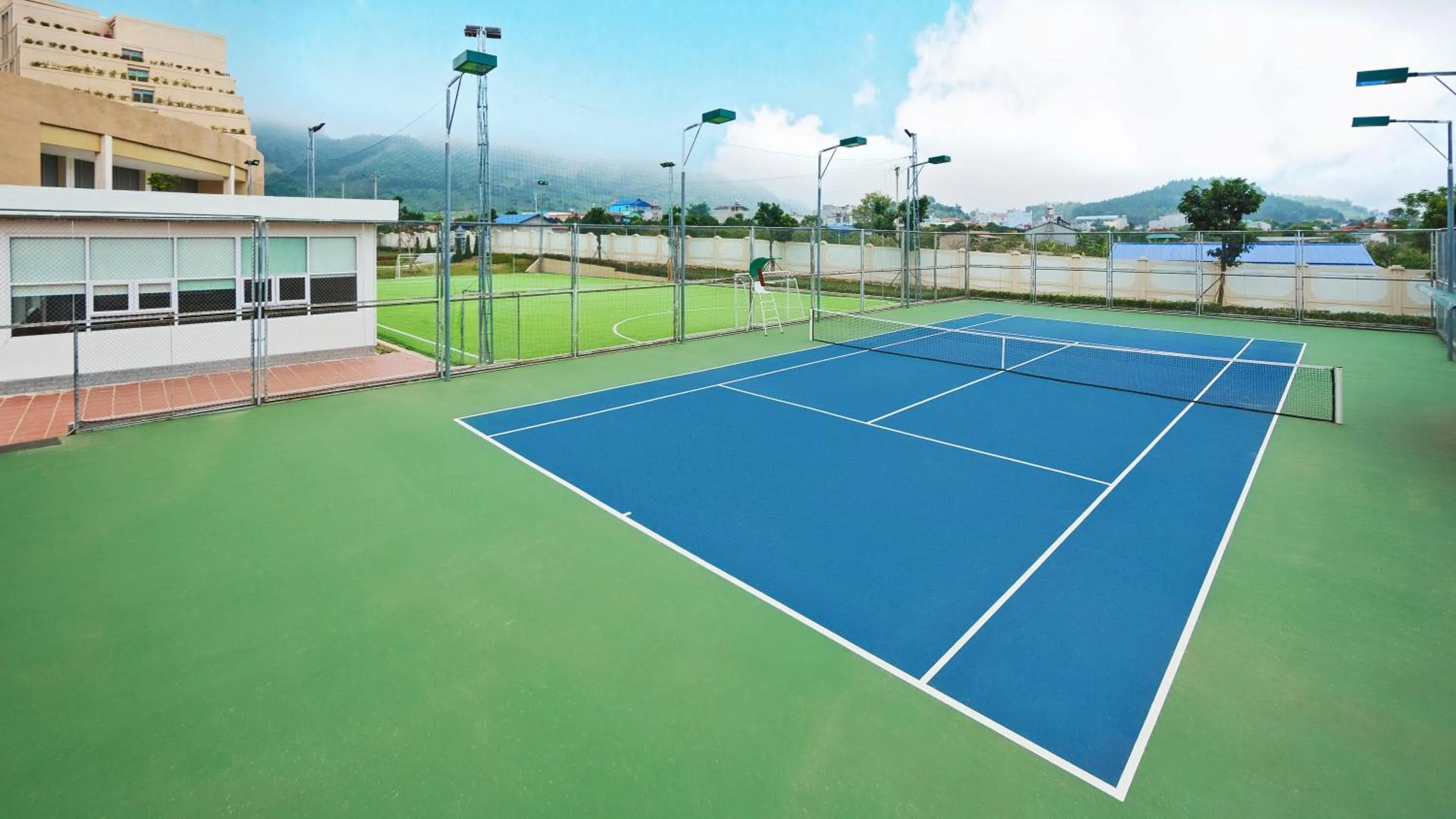 Tennis court in Muong Thanh Holiday Moc Chau Hotel