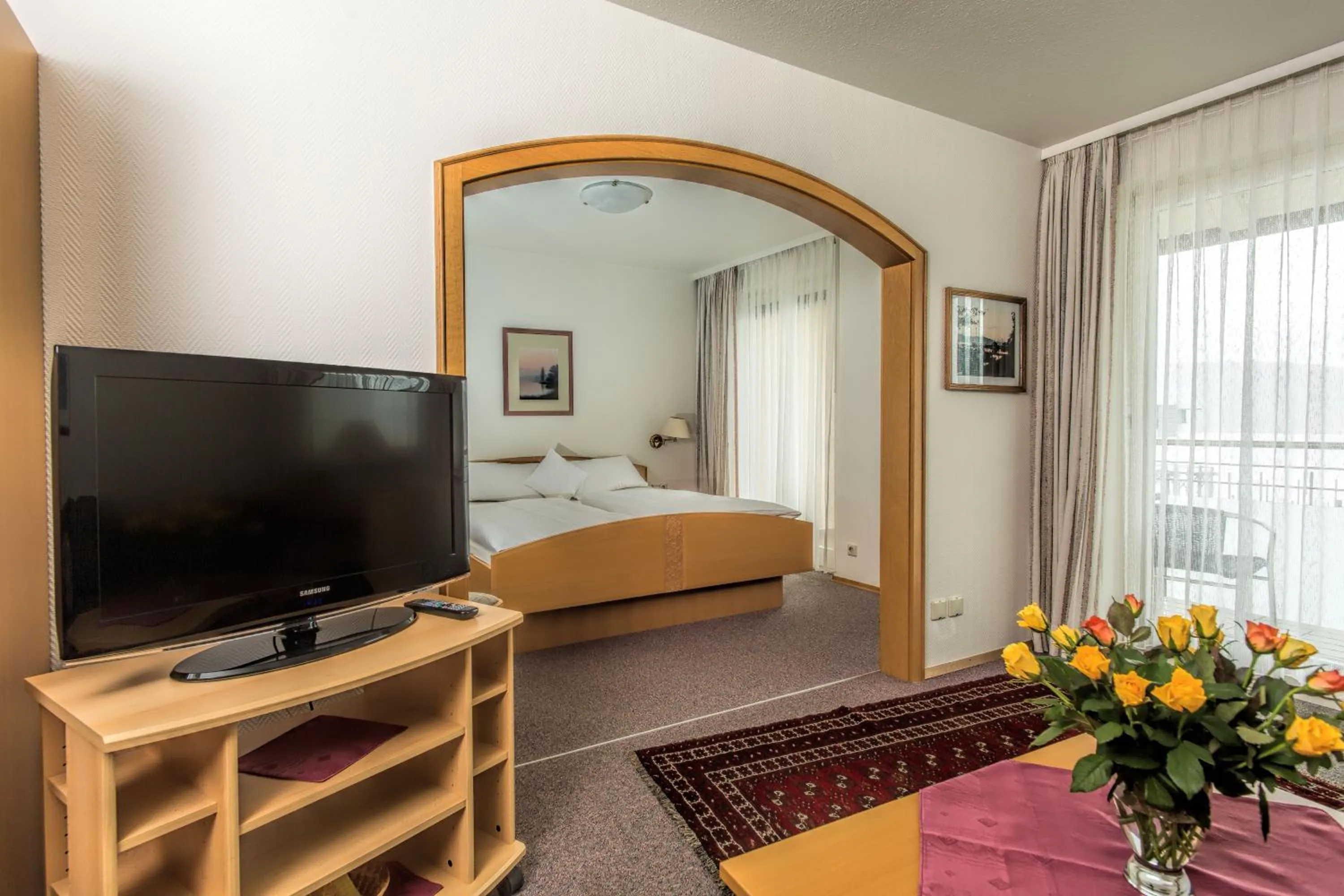 Photo of the whole room, Bed in Hotel Pension Café Hasler