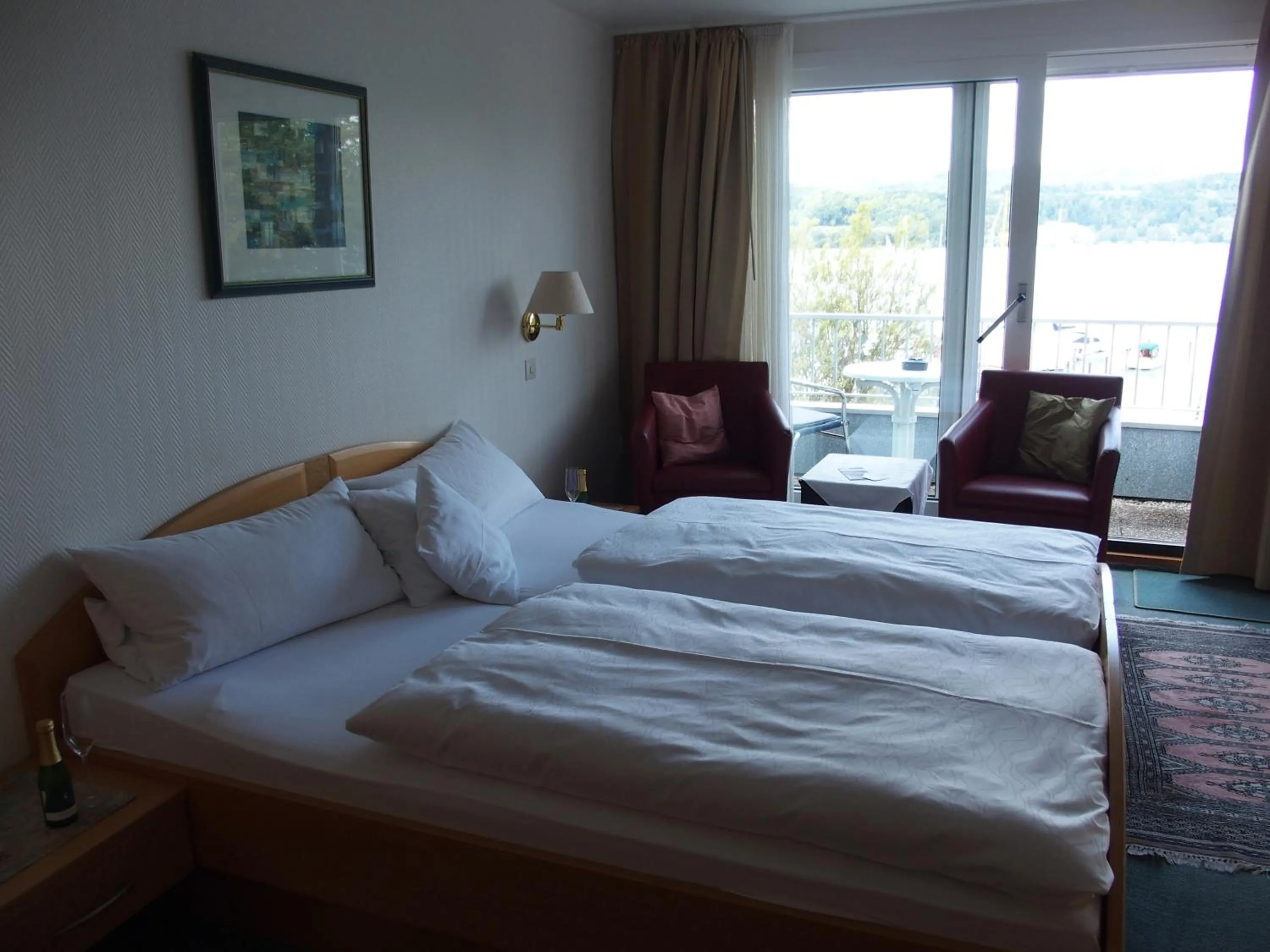Photo of the whole room, Bed in Hotel Pension Café Hasler