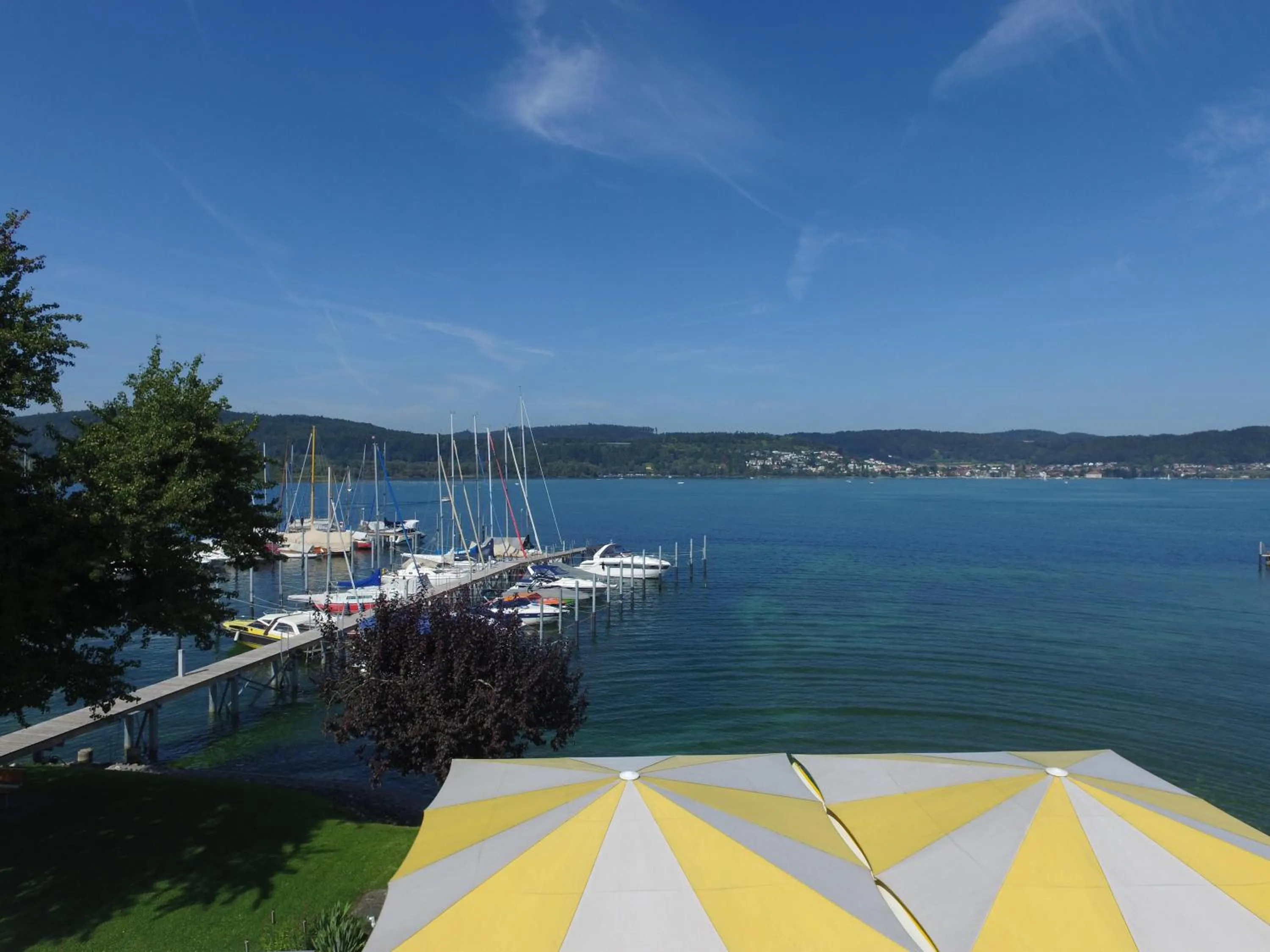 Lake view in Hotel Pension Café Hasler