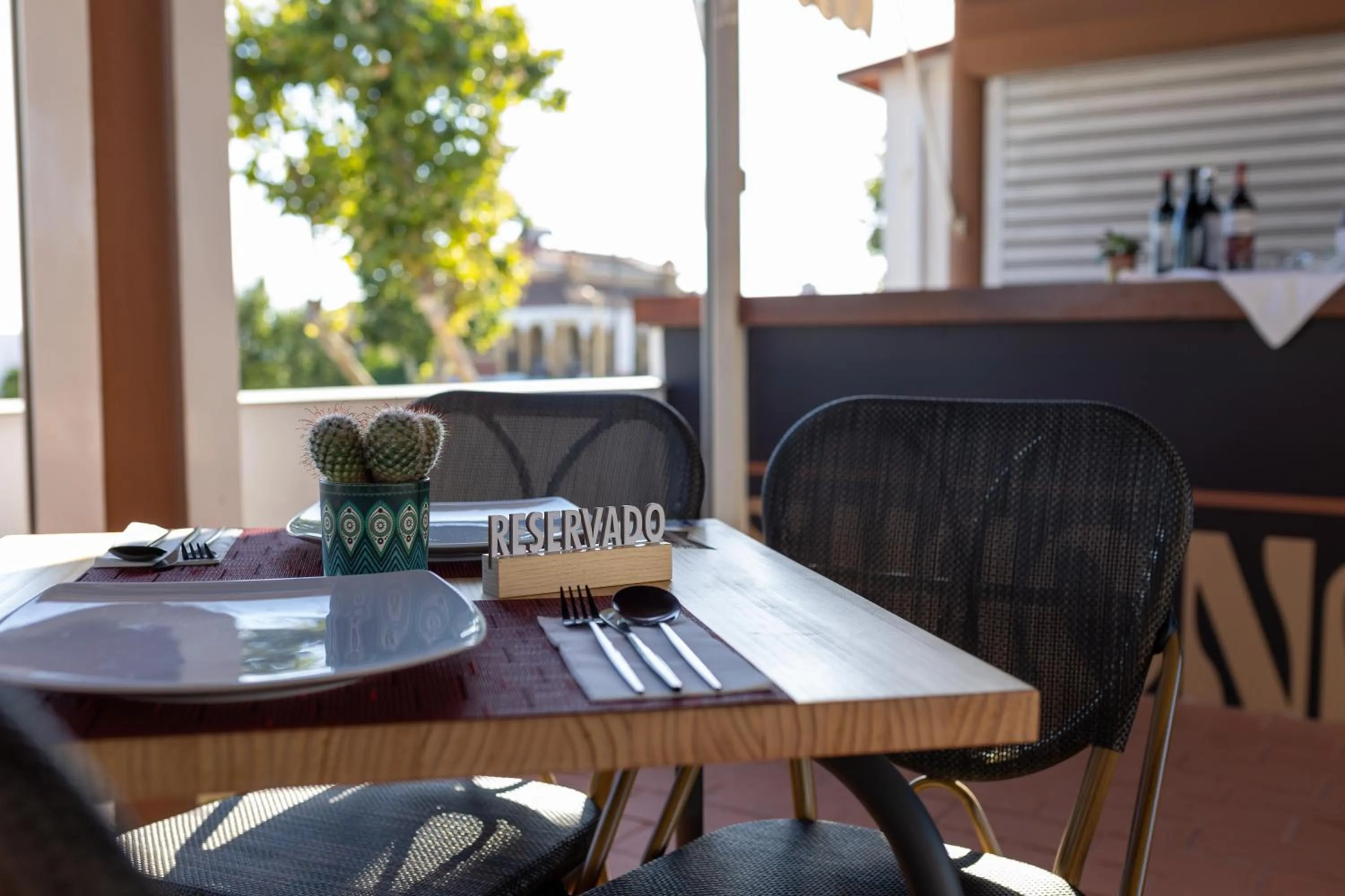 Restaurant/places to eat in Pato Rojo