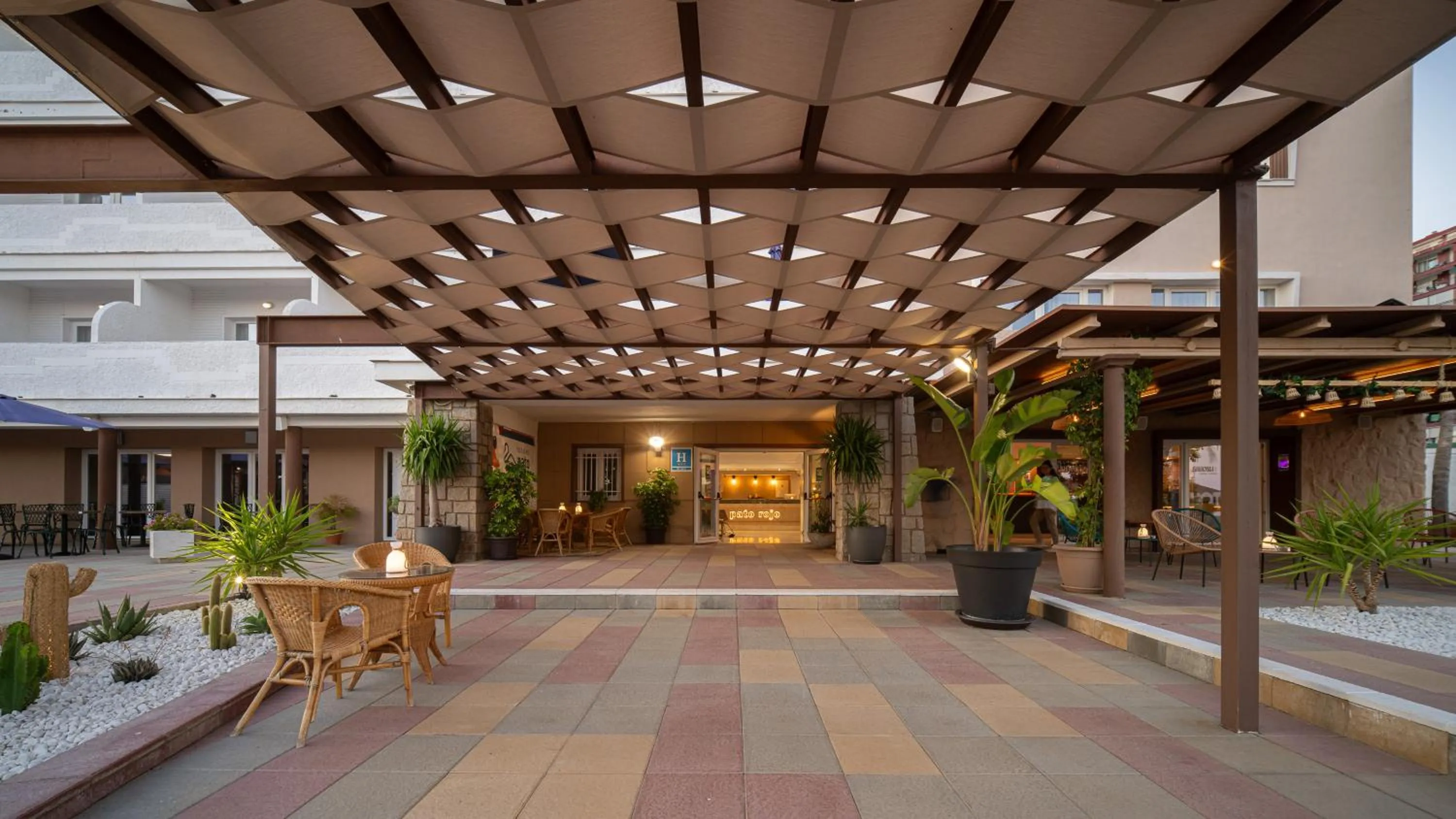 Property building in Pato Rojo