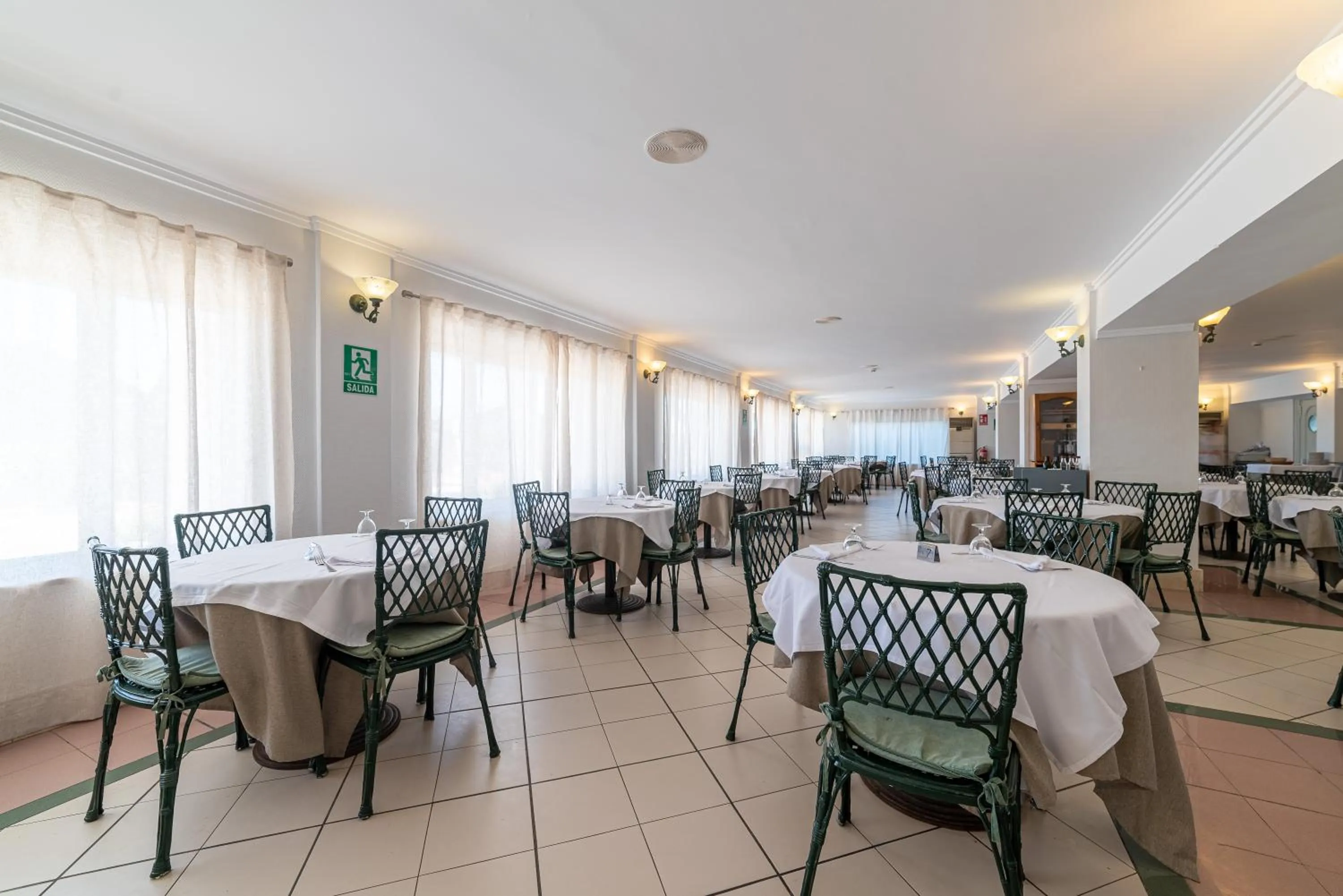 Restaurant/places to eat in Pato Rojo