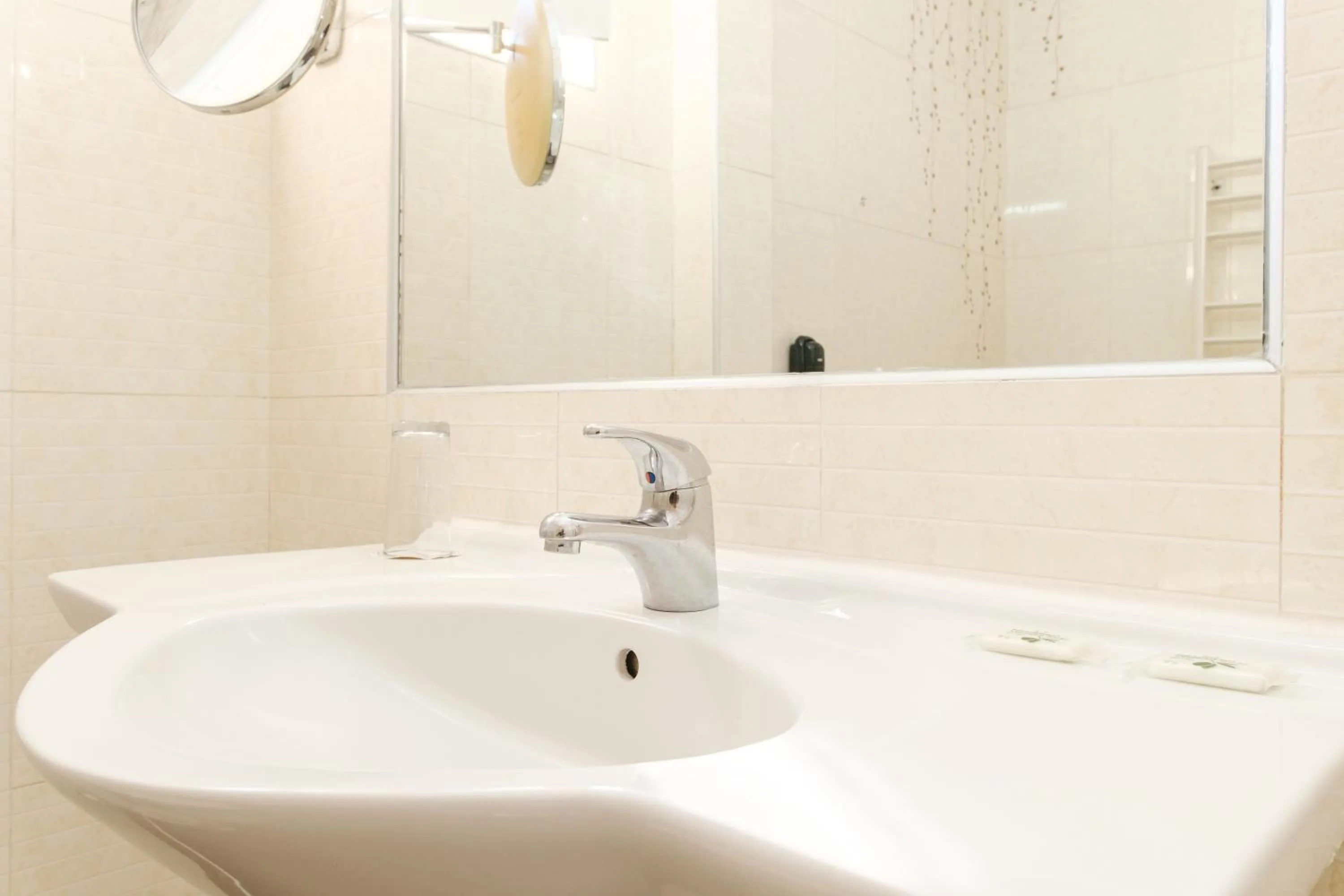 Bathroom in Noviz Hotel