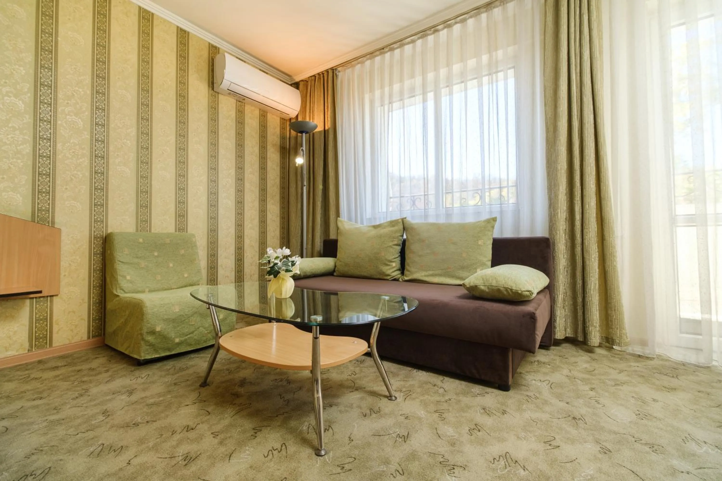 Living room in Noviz Hotel