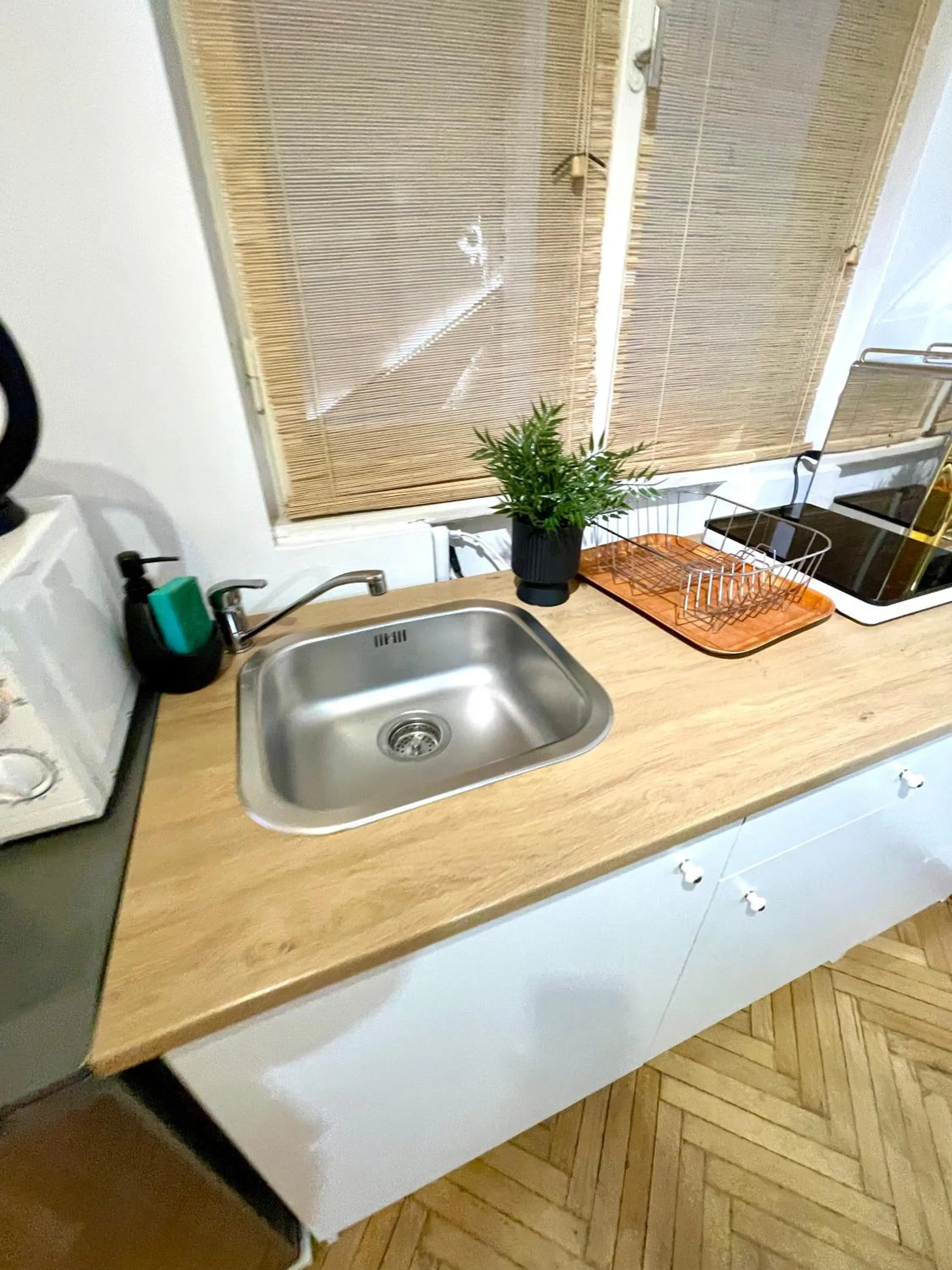 Kitchen or kitchenette in Metropole Apartments - Old City