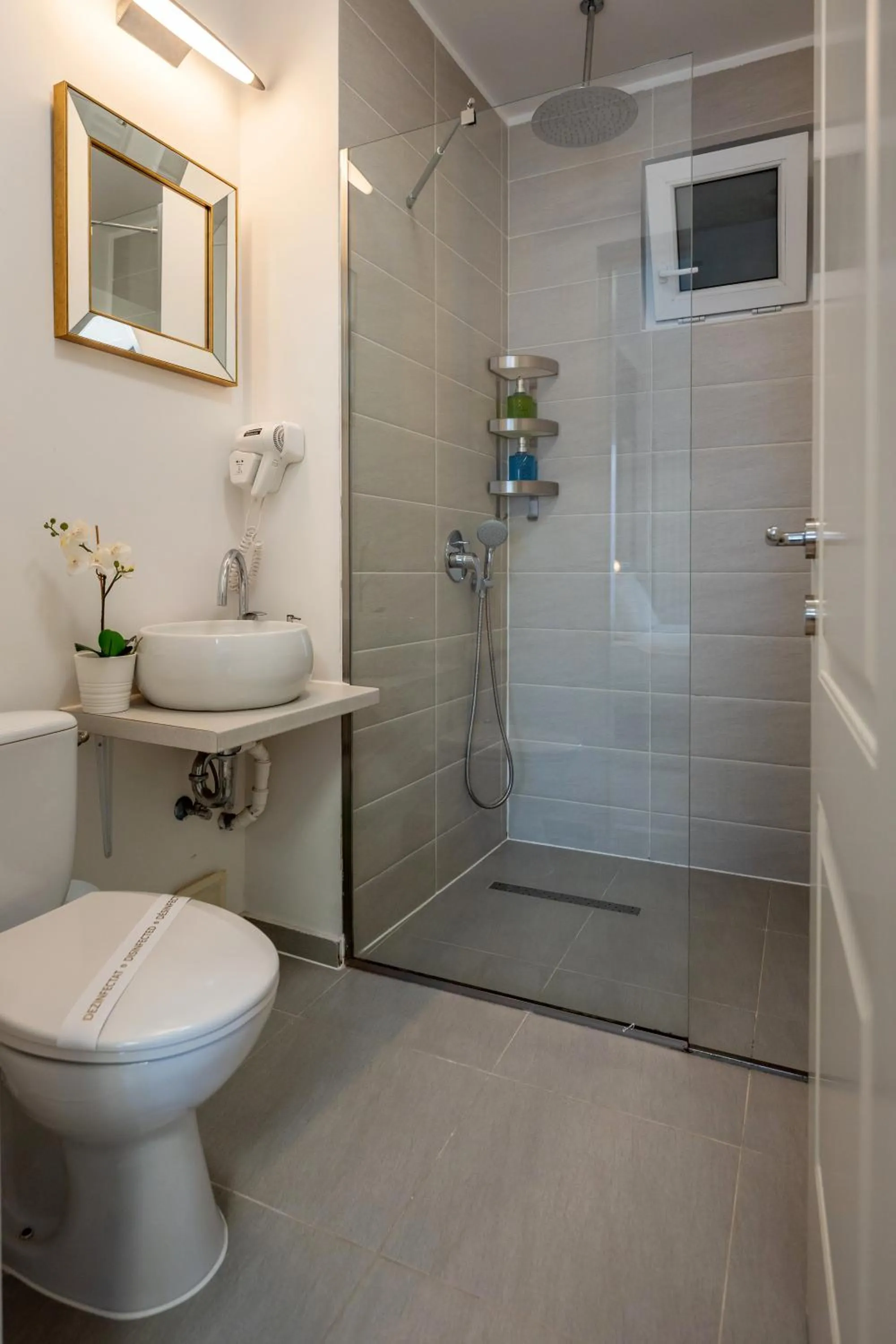 Bathroom in Metropole Apartments - Old City