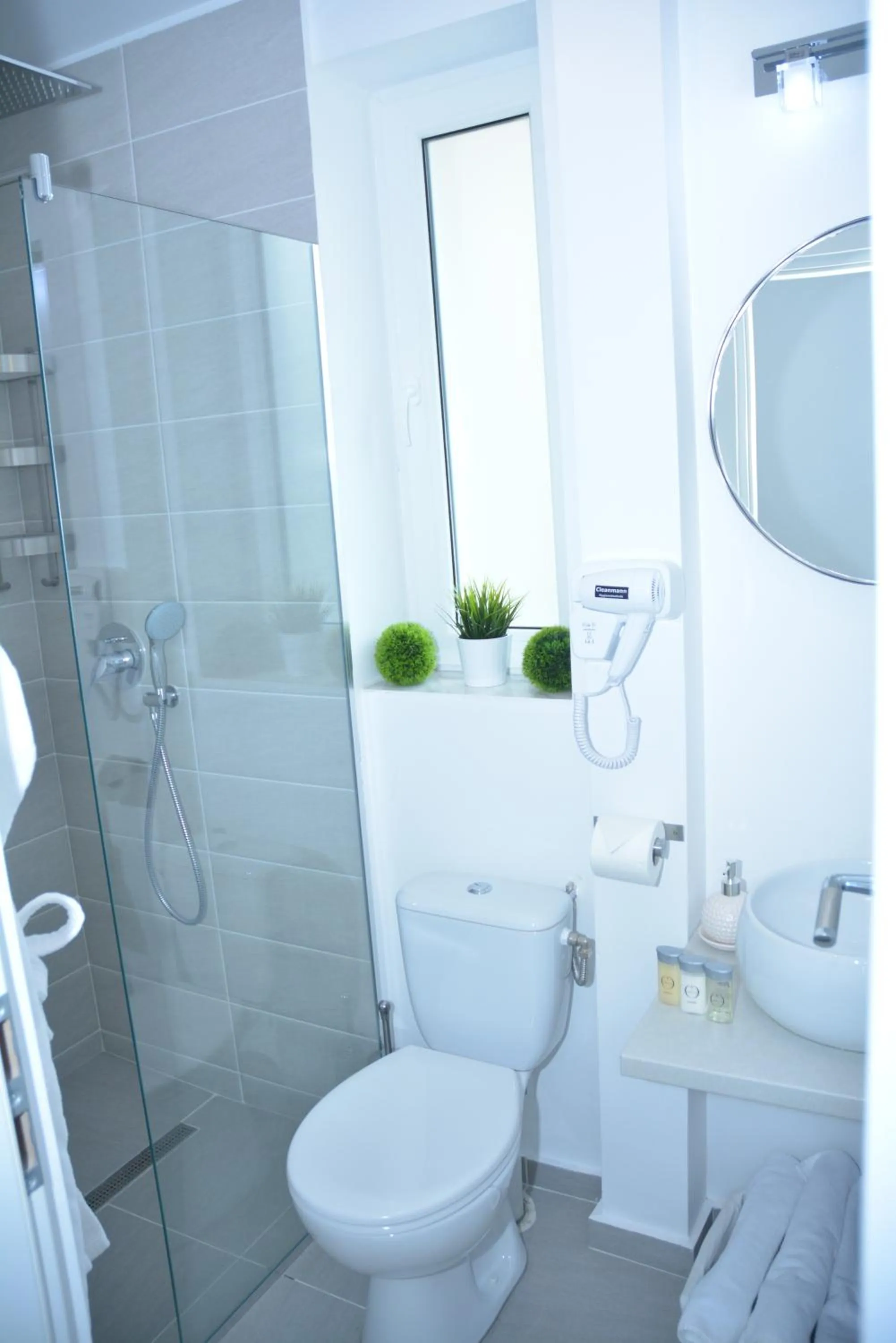 Bathroom in Metropole Apartments - Old City