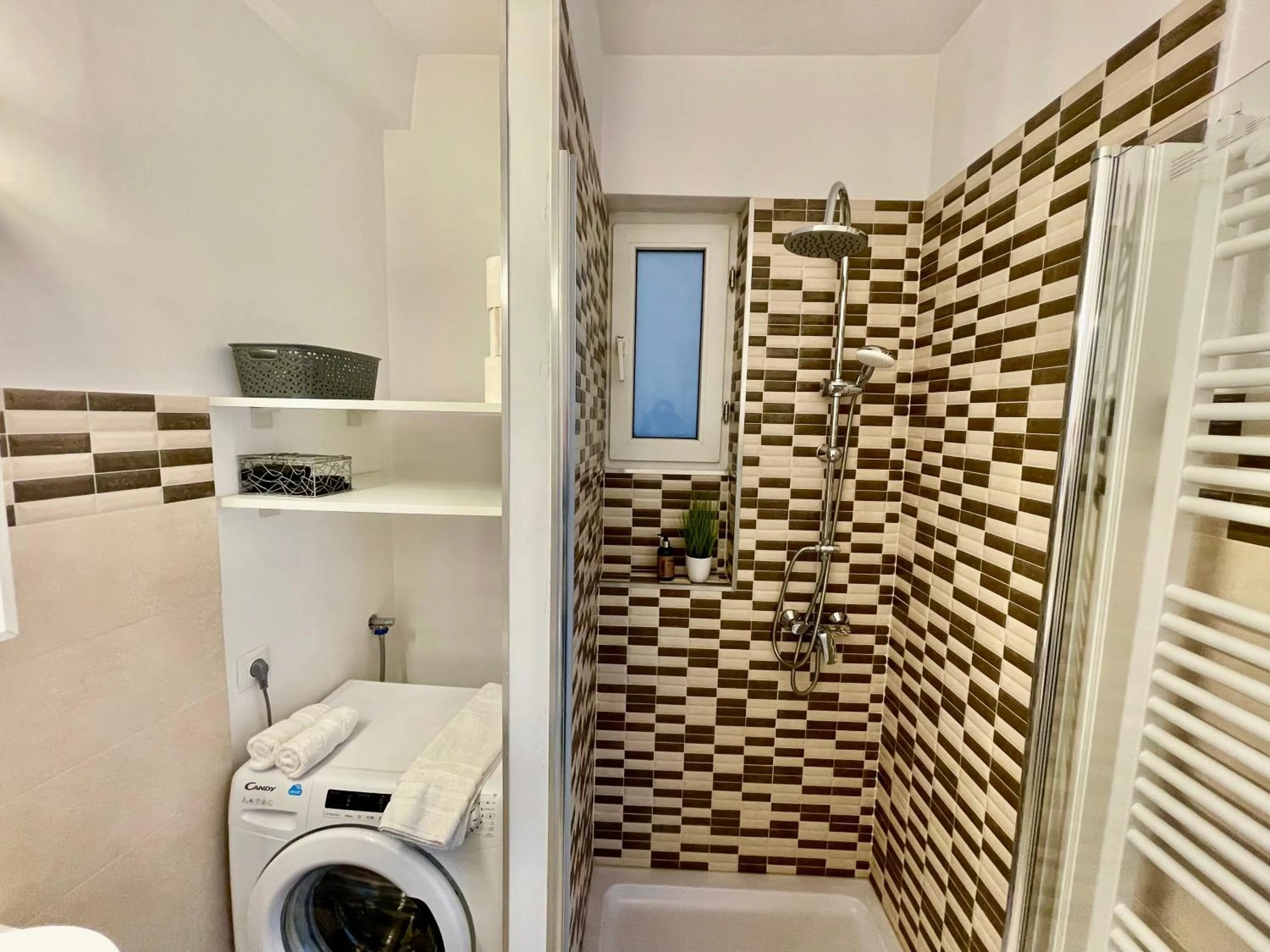 Shower in Metropole Apartments - Old City