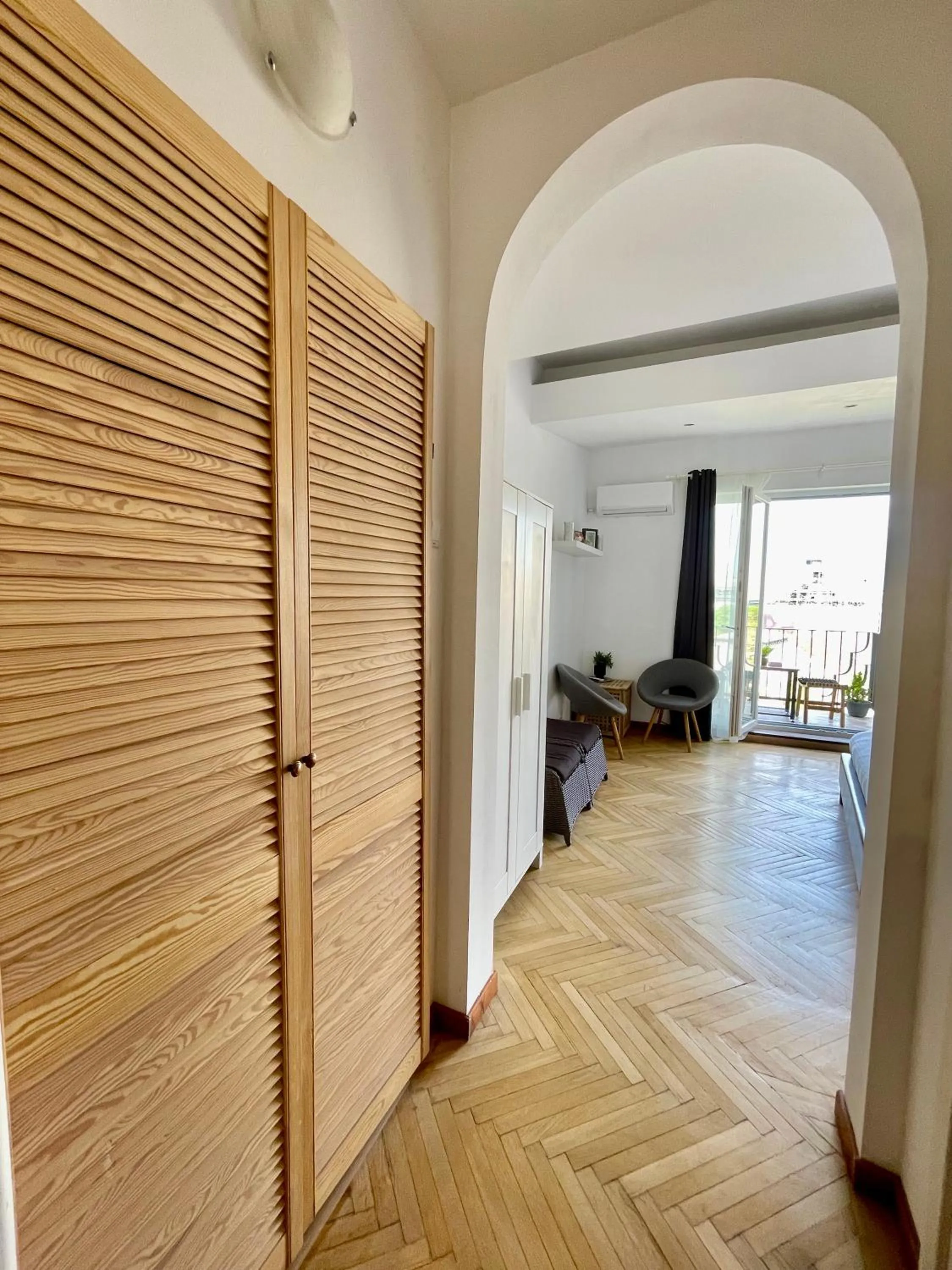 Decorative detail in Metropole Apartments - Old City