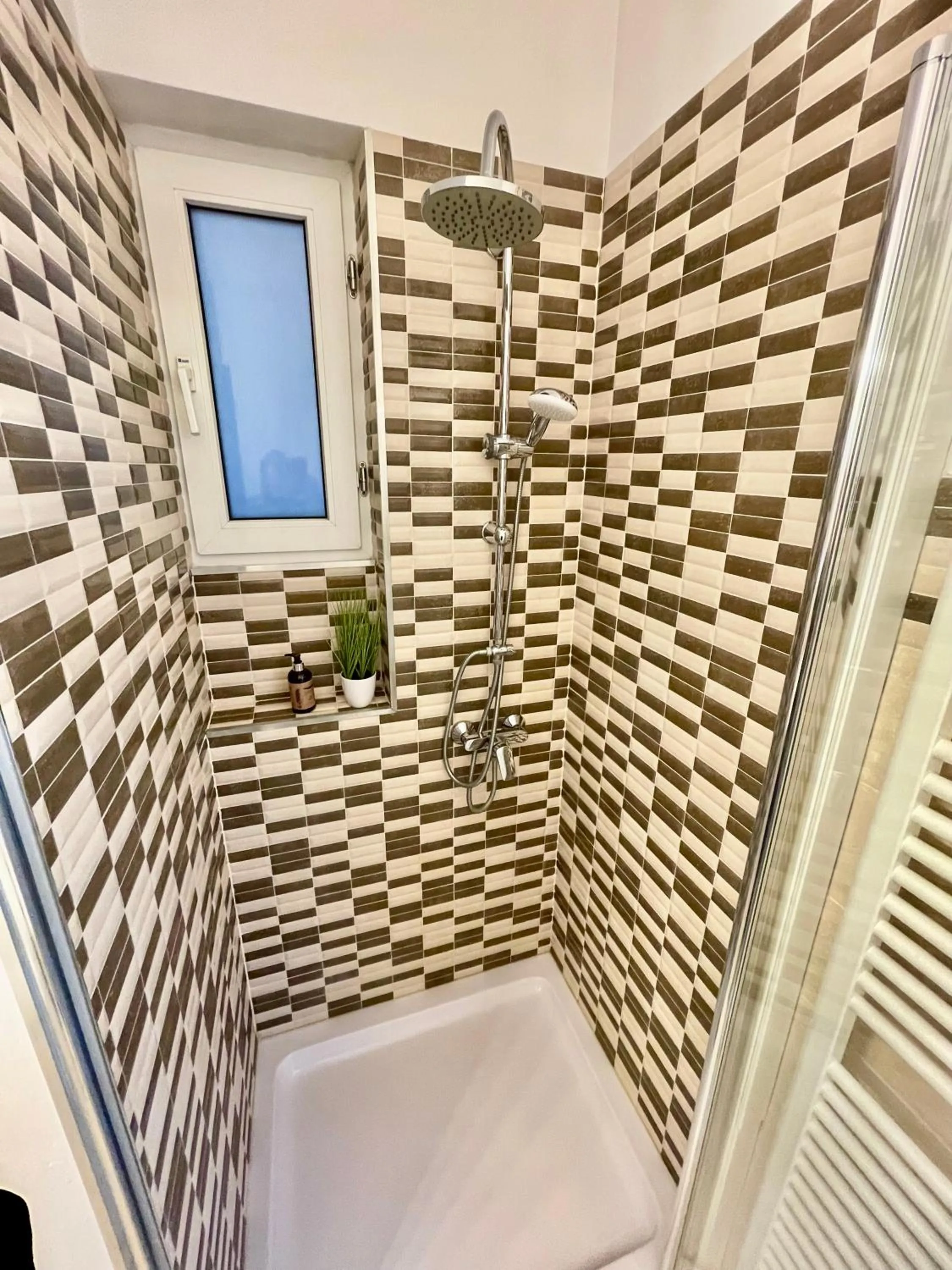 Shower in Metropole Apartments - Old City