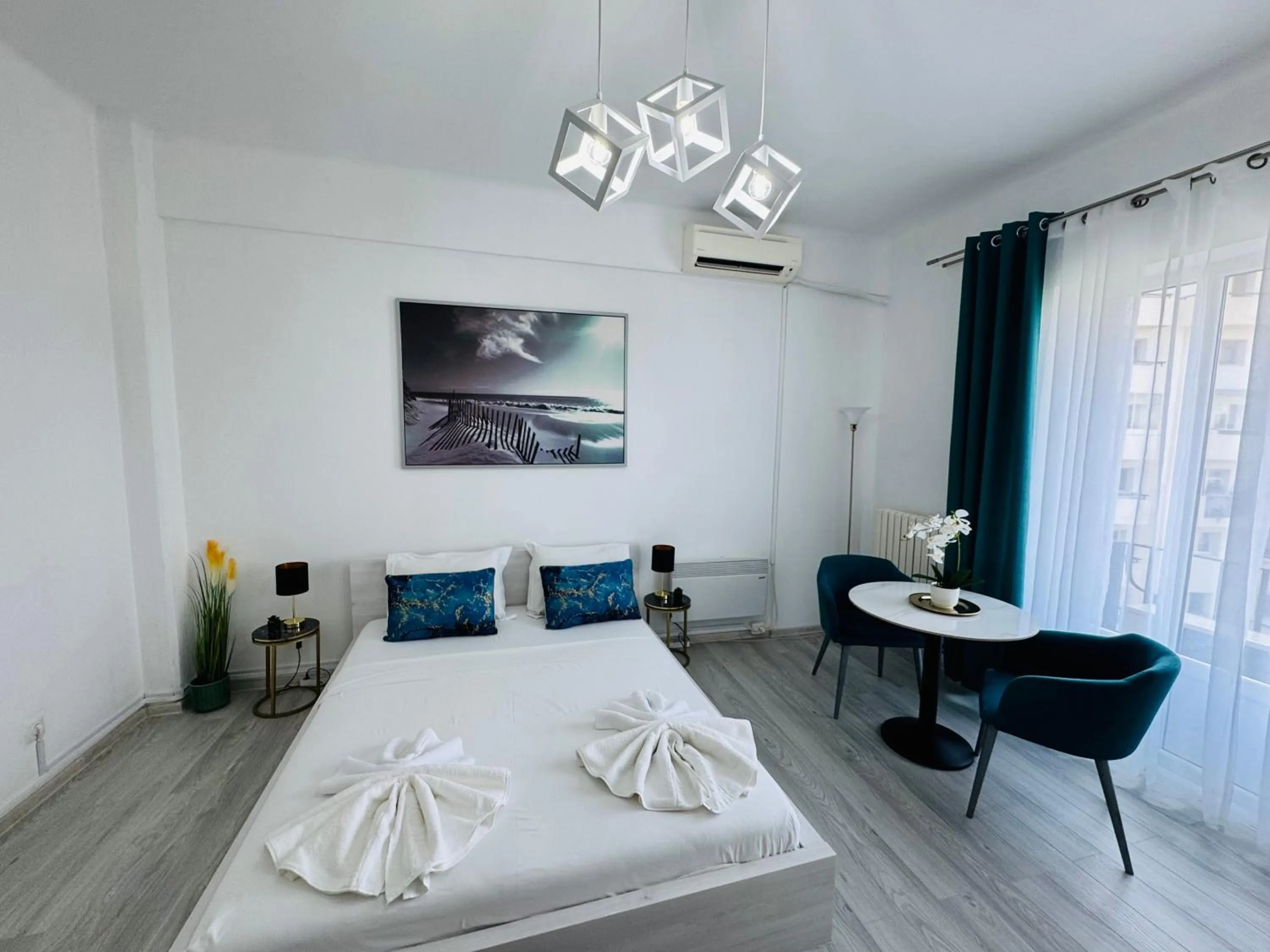 Photo of the whole room, Bed in Metropole Apartments - Old City