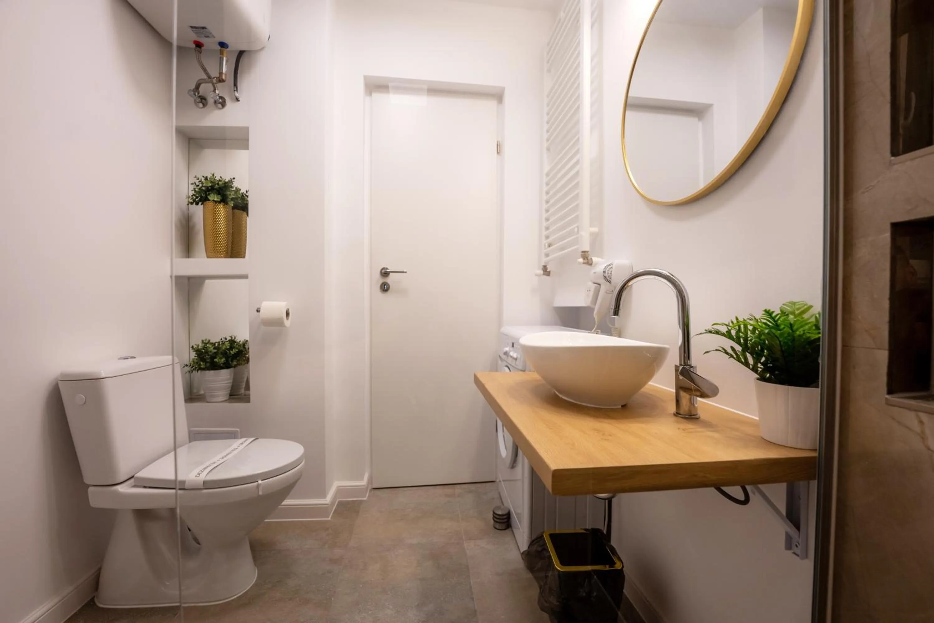 Bathroom in Metropole Apartments - Old City